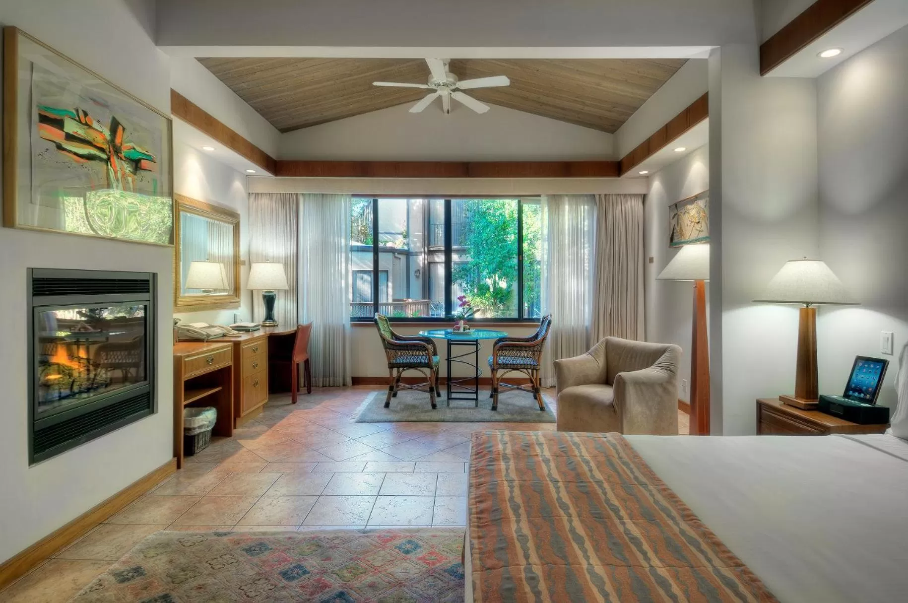 Bed in Dinah's Garden Hotel