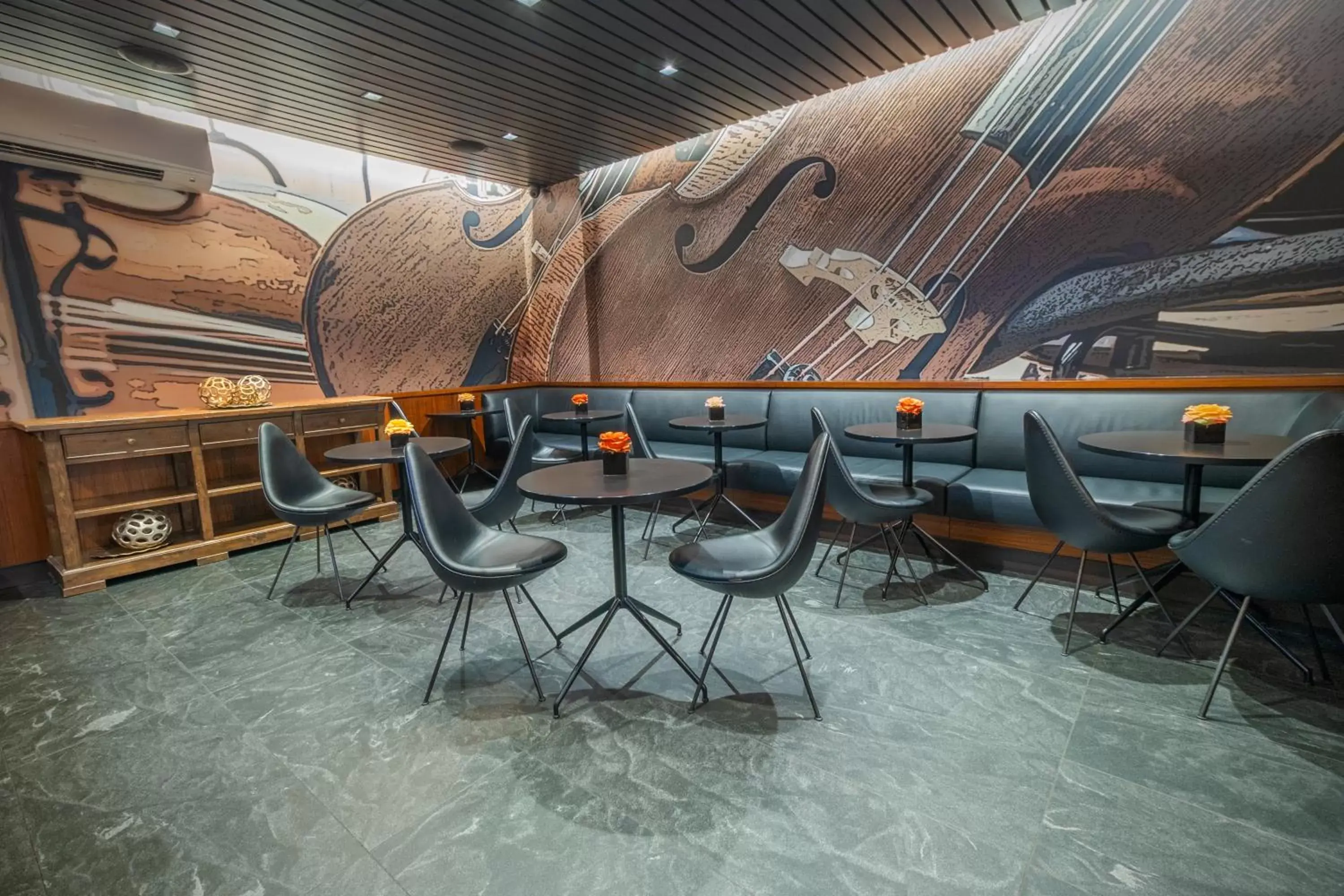 Breakfast in Carnegie Hotel Breakfast in Carnegie Hotel