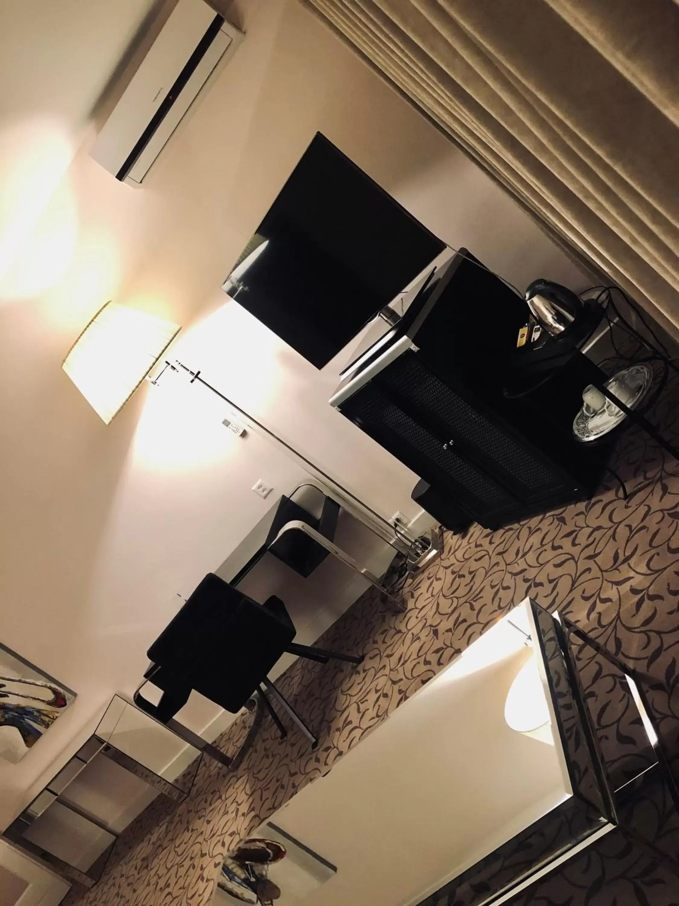 TV and multimedia, TV/Entertainment Center in Hotel Adriatica