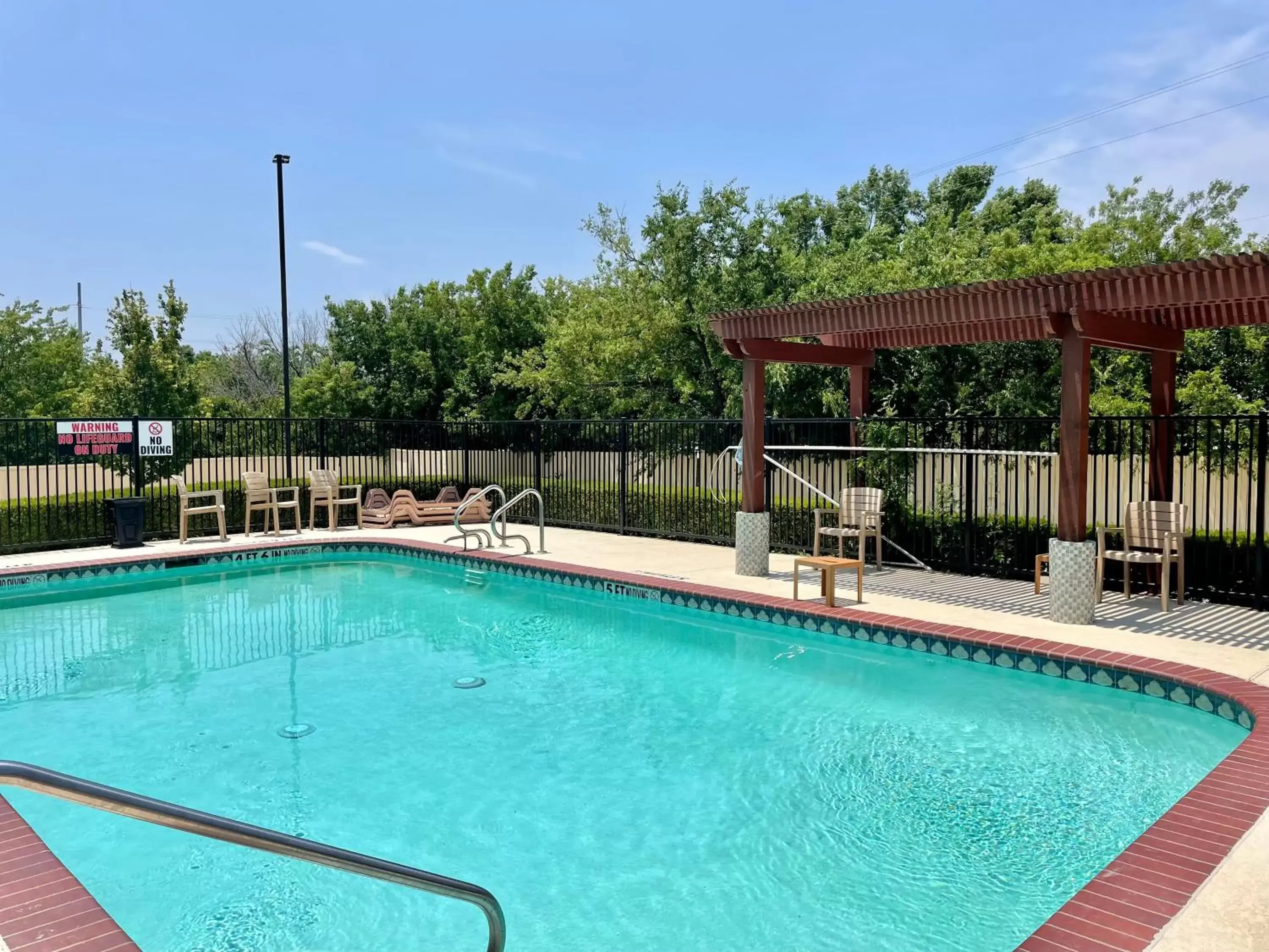 Swimming Pool in Best Western Roanoke Inn & Suites