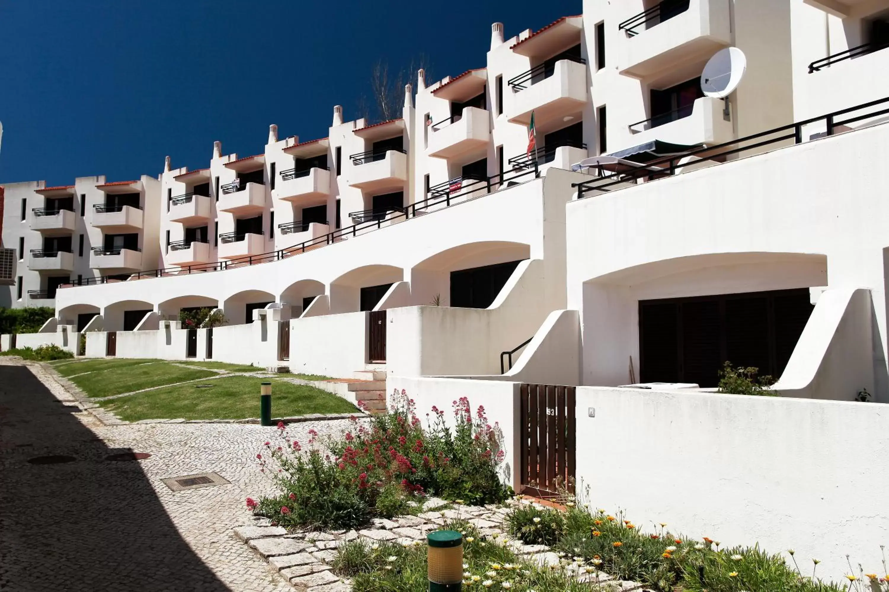 Facade/entrance, Property Building in Albufeira Jardim by Umbral