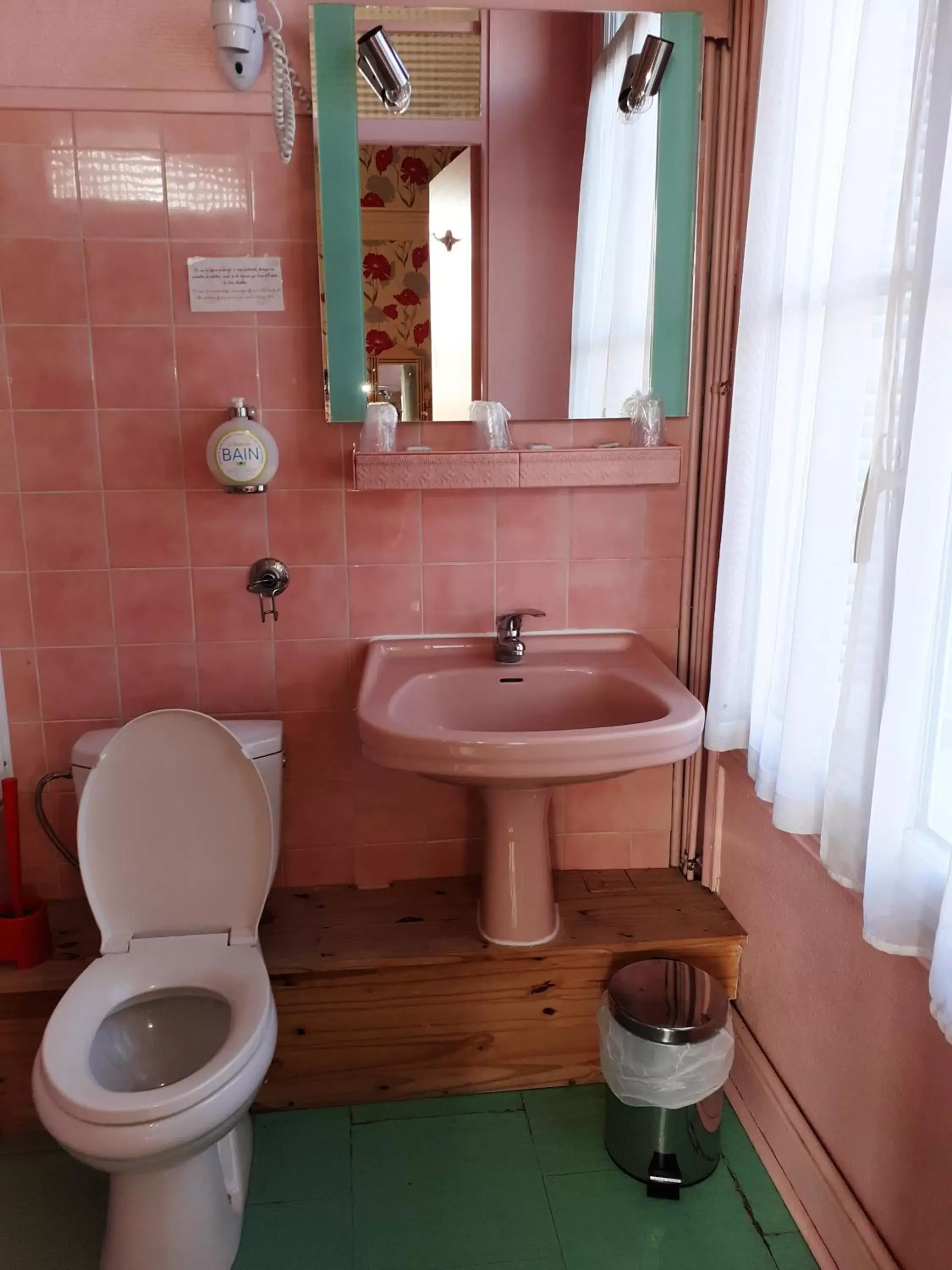 Bathroom in Hotel du chateau blanc