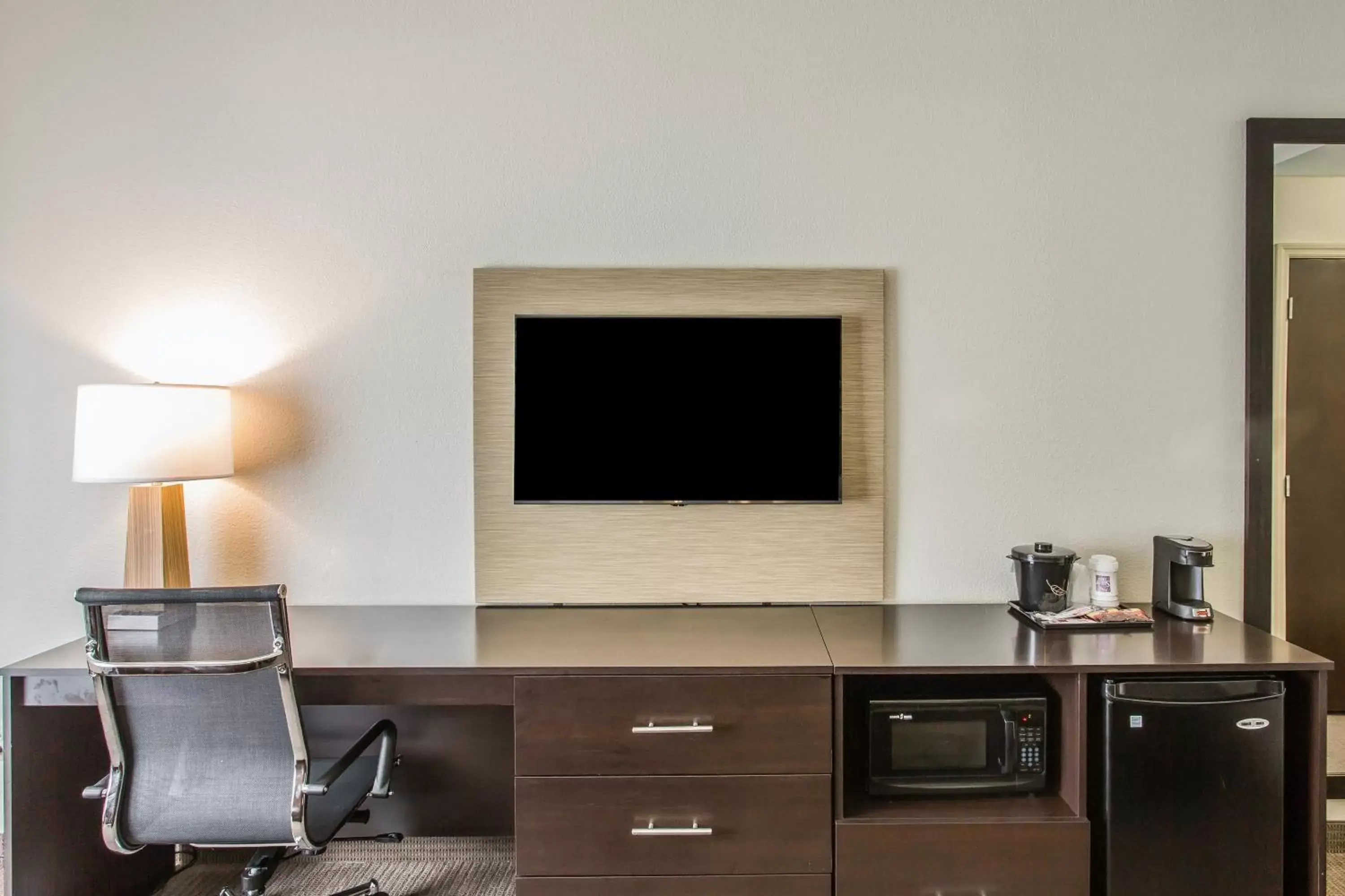 TV and multimedia, TV/Entertainment Center in Sleep Inn & Suites Dayton