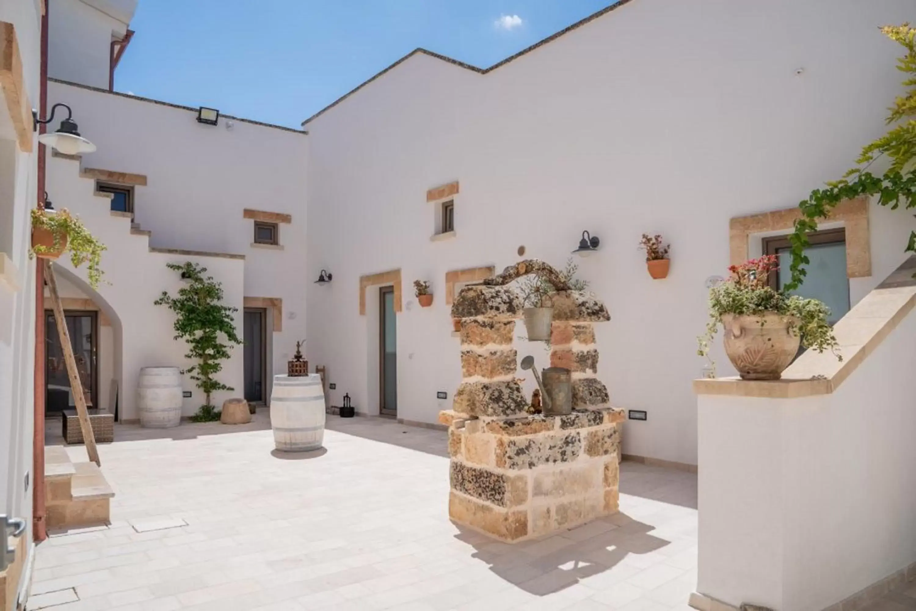 Inner courtyard view in Corte Janca