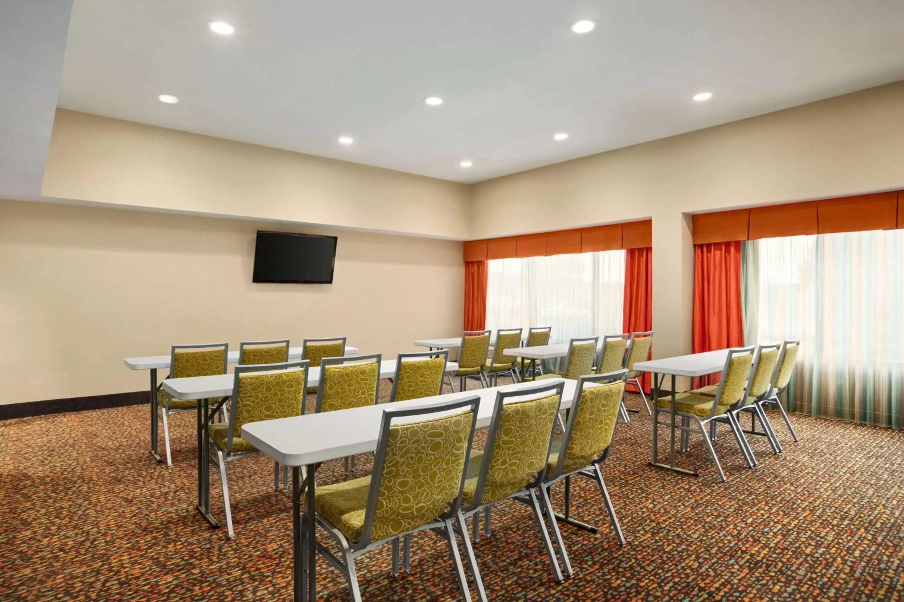 Photo of the whole room in La Quinta Inn & Suites by Wyndham Richmond-Midlothian
