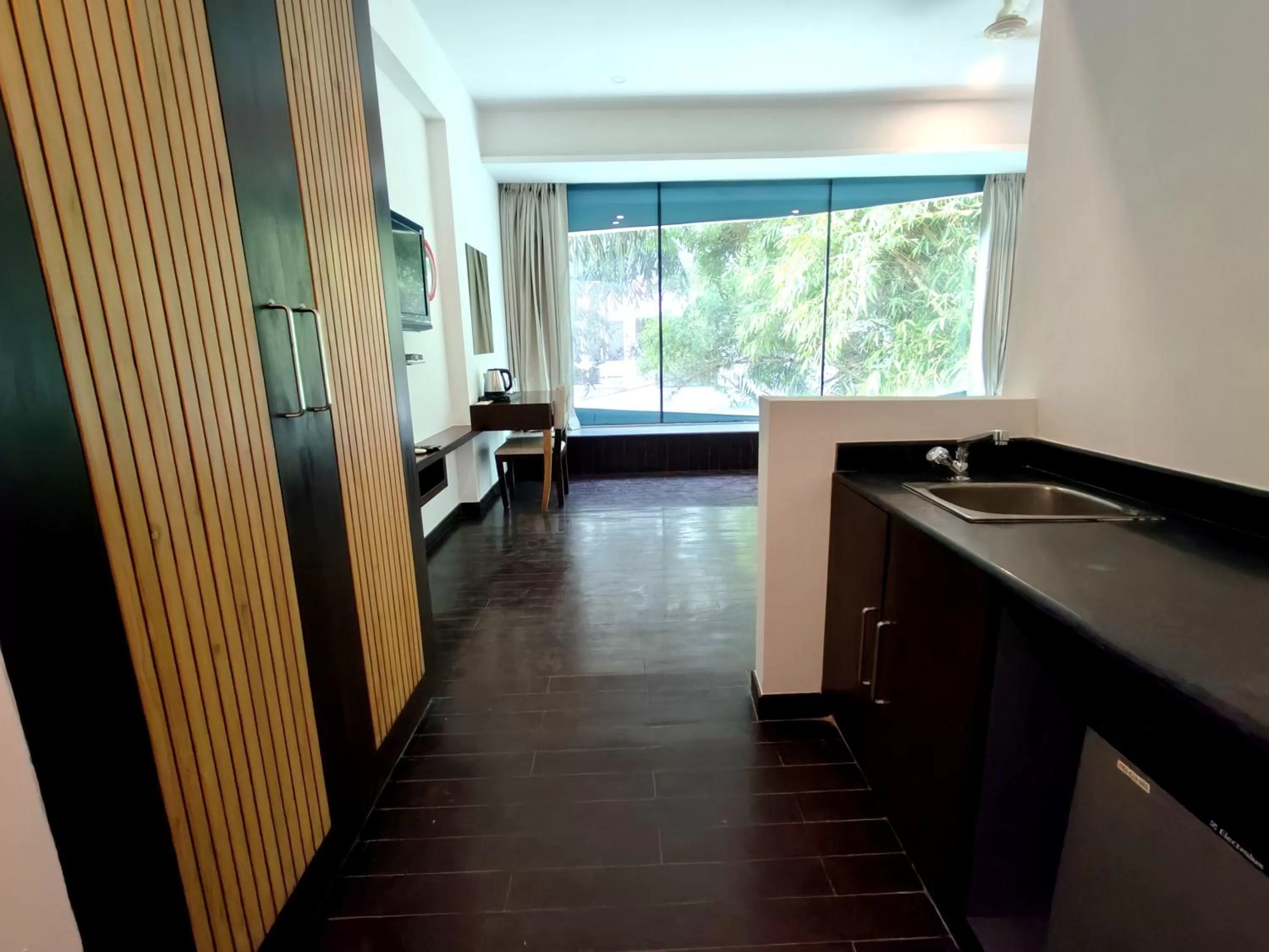 minibar in The Sky Imperial Hotel Yahvi