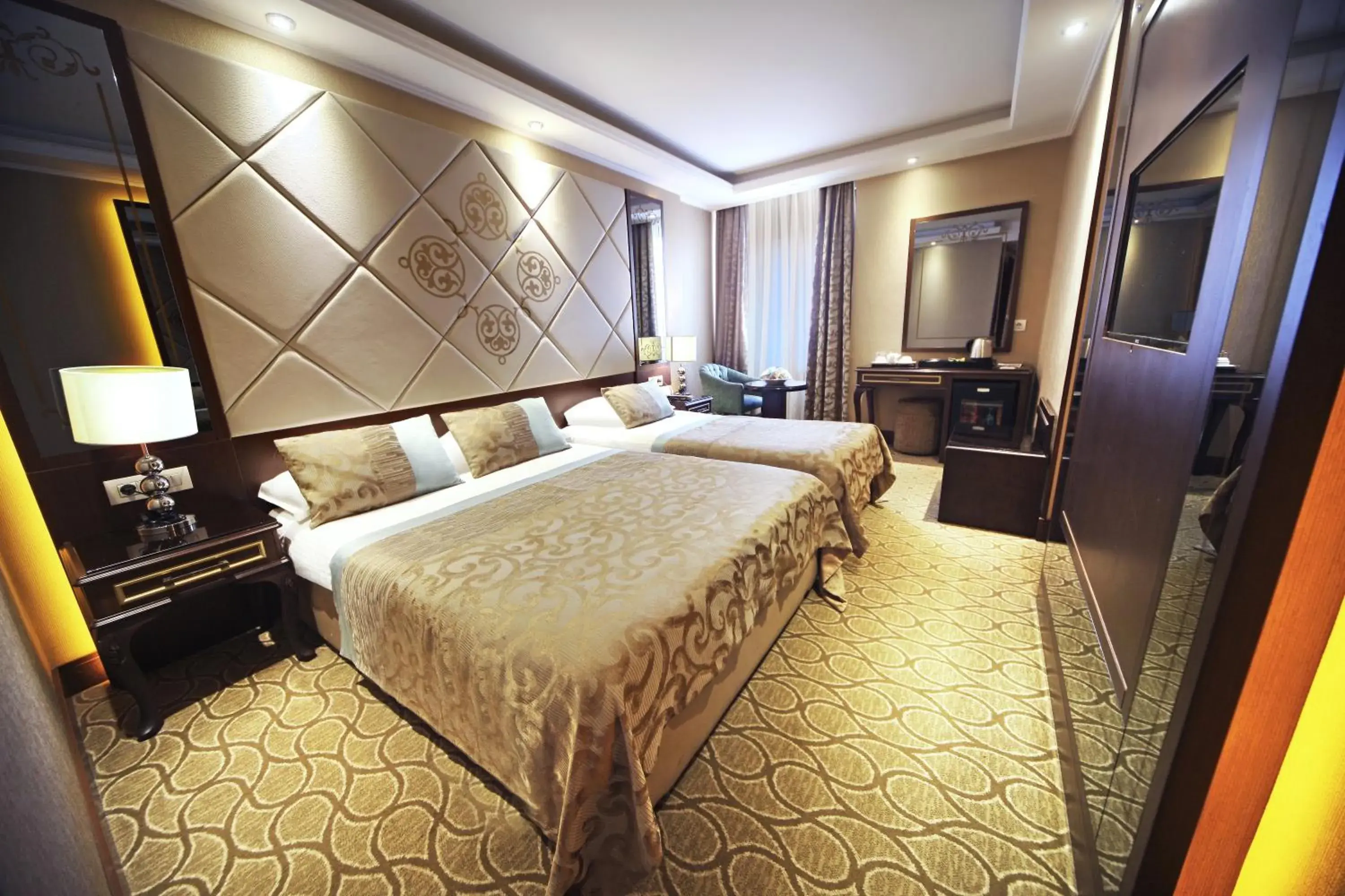 Bedroom, Bed in Black Bird Hotel