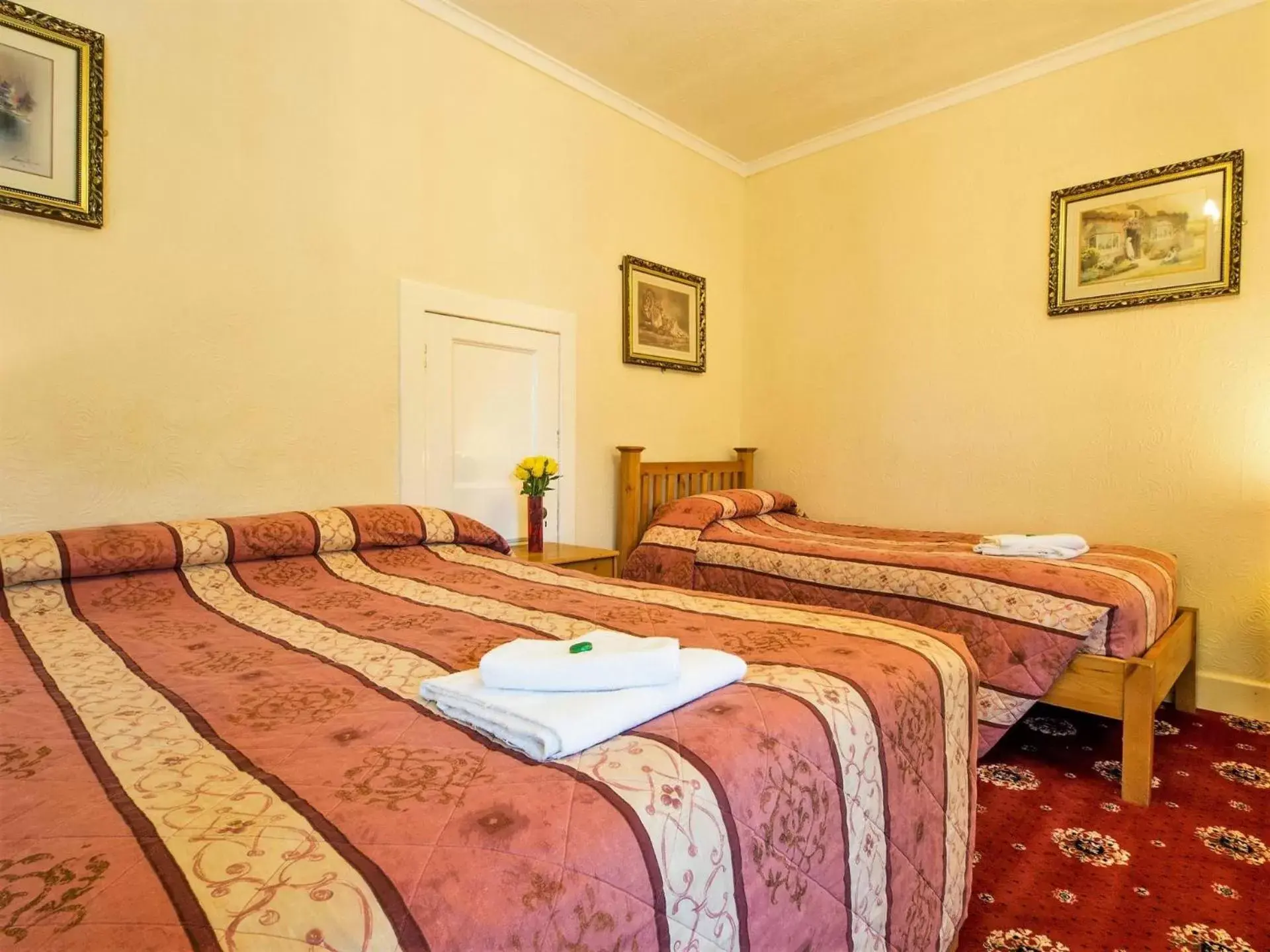 Bed in Cumberland Hotel