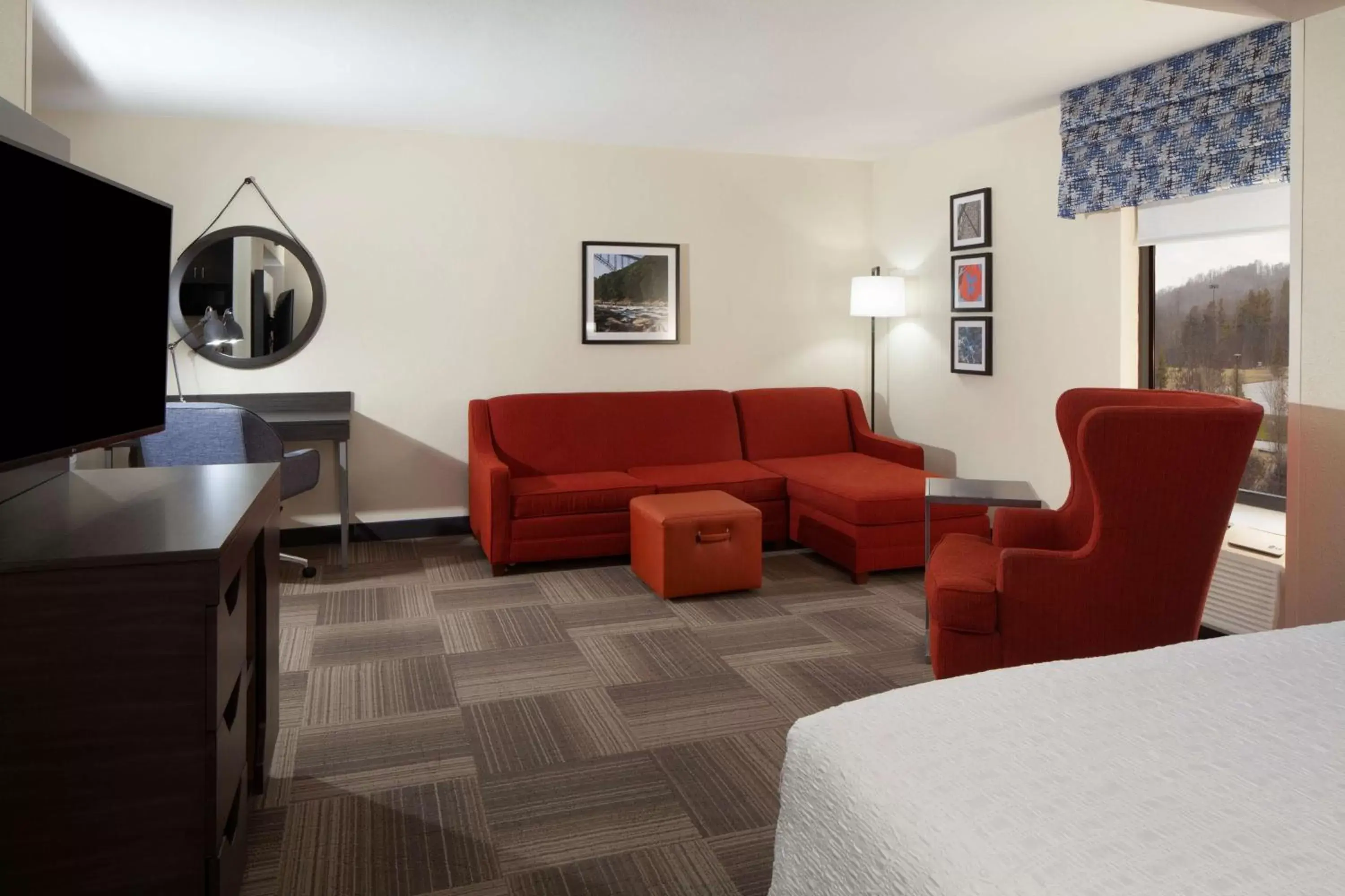 Bedroom, Seating Area in Hampton Inn Charleston-Southridge