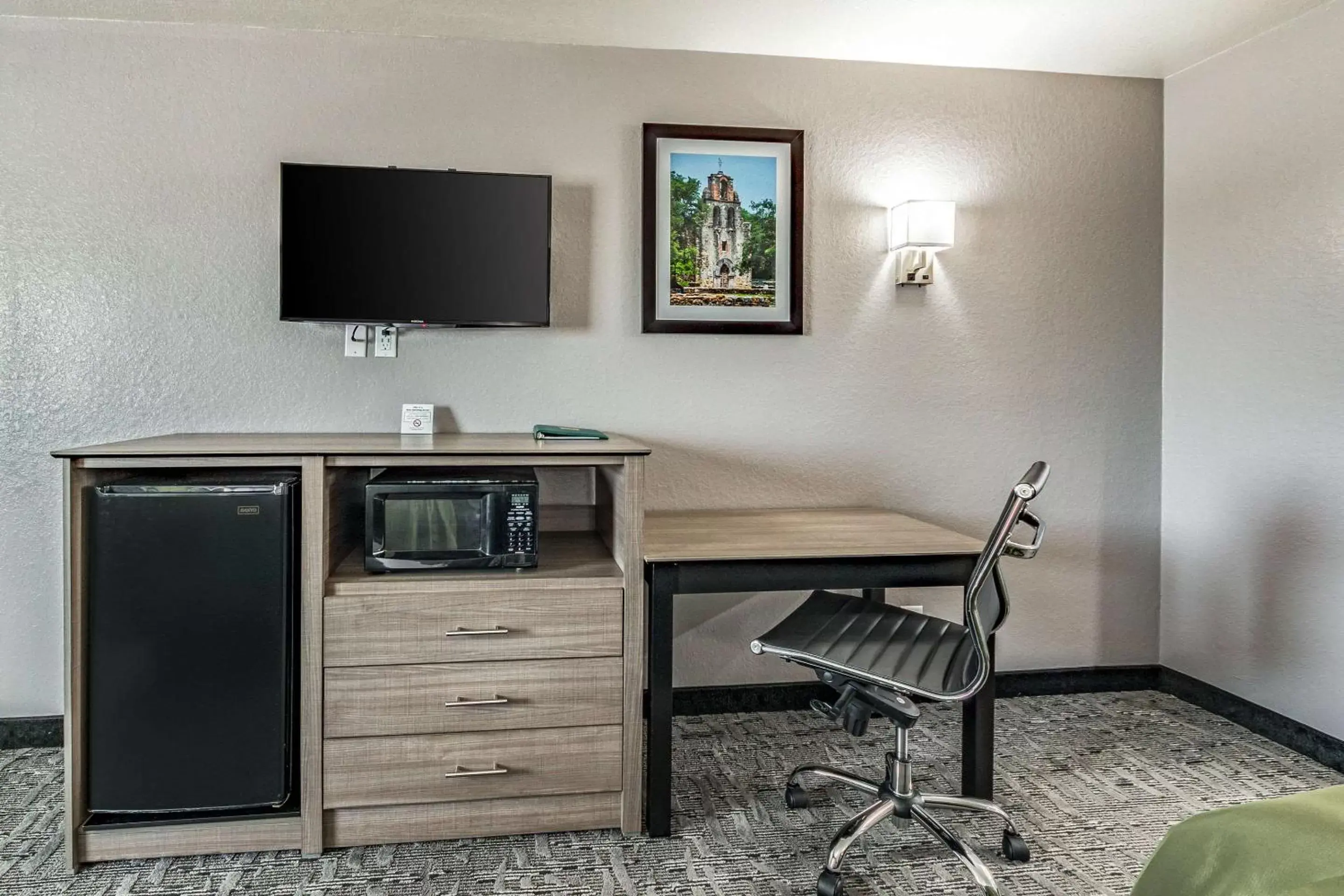 Photo of the whole room, TV/Entertainment Center in Quality Inn I-10 East near AT&T Center