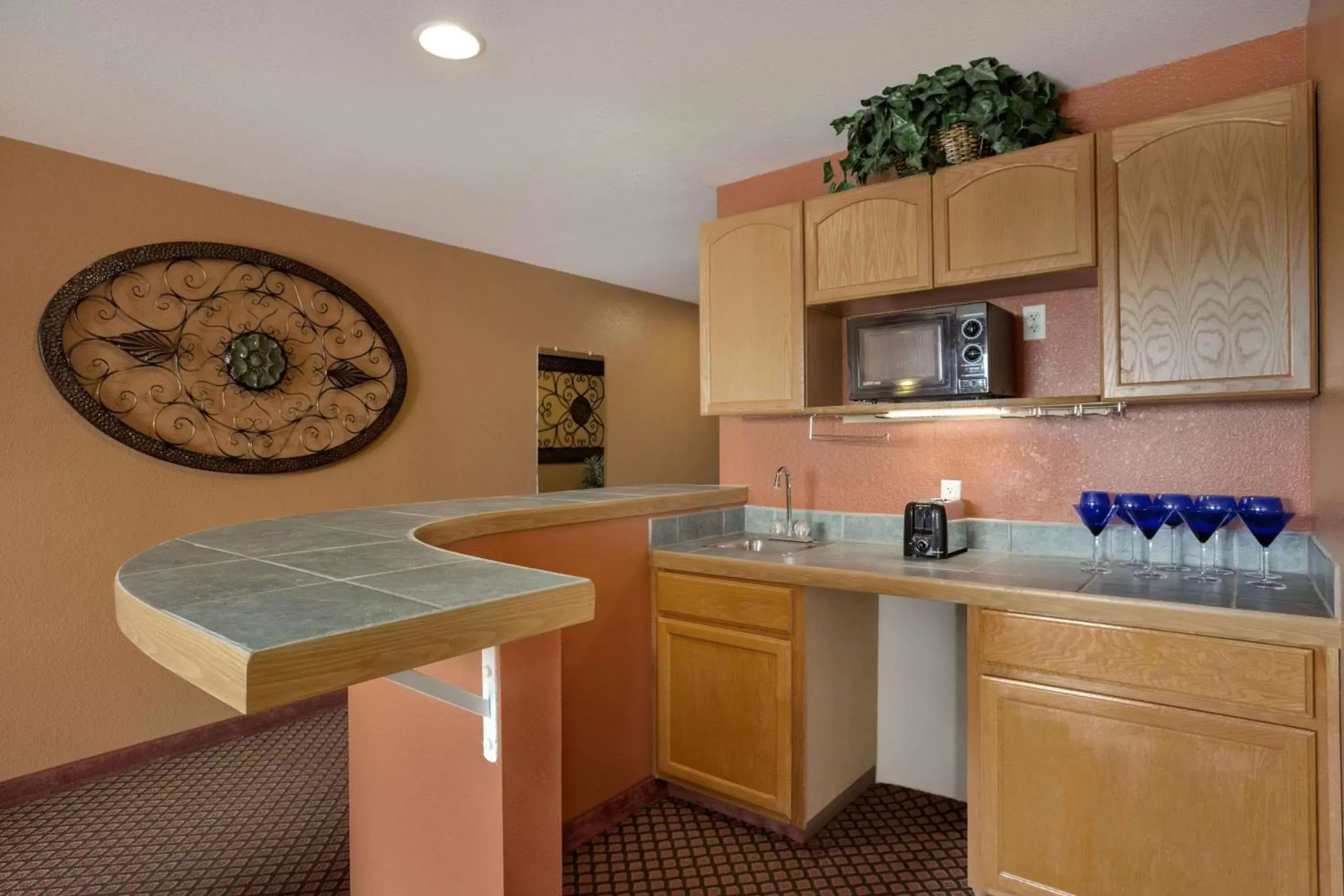 Photo of the whole room, Kitchen/Kitchenette in Days Inn & Suites by Wyndham Surprise