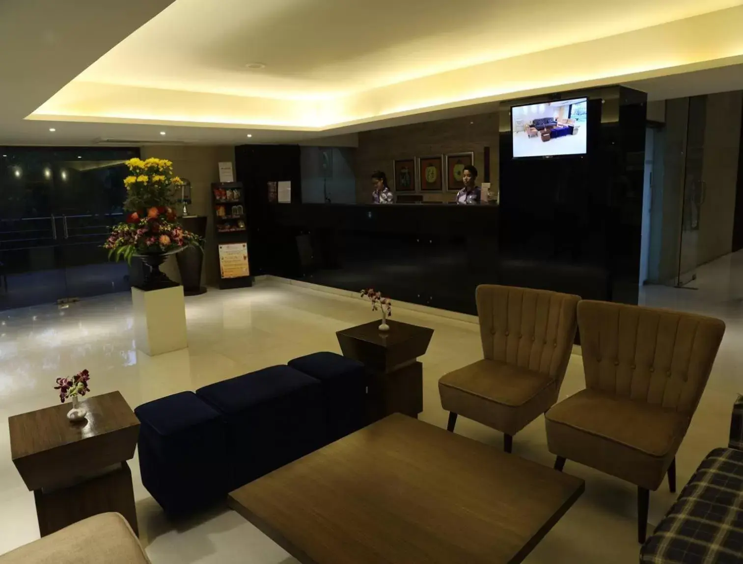 Lobby or reception, Lounge/Bar in Royal Orchid Golden Suites Pune