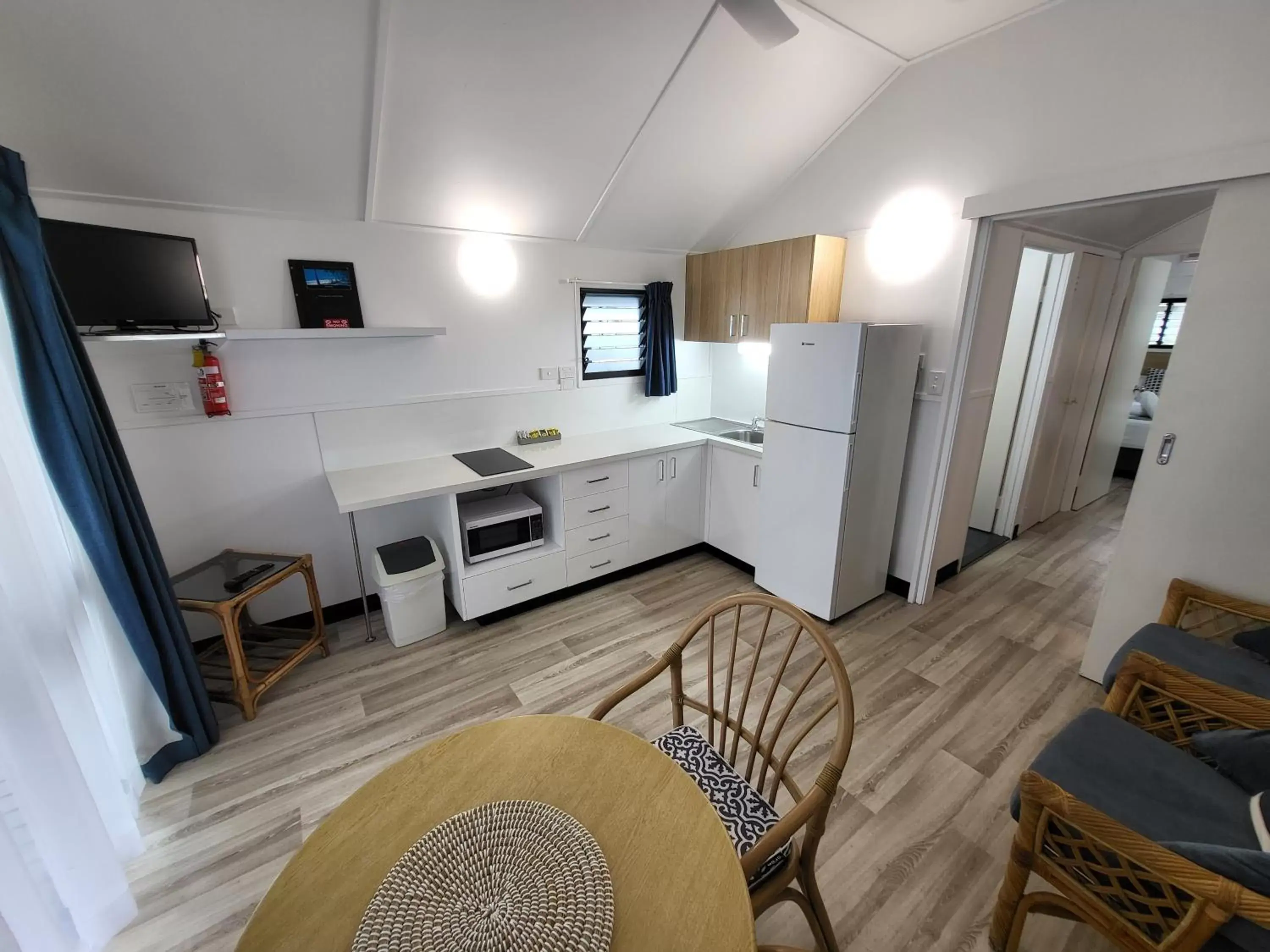 TV and multimedia, Kitchen/Kitchenette in Ellis Beach Oceanfront Holiday Park
