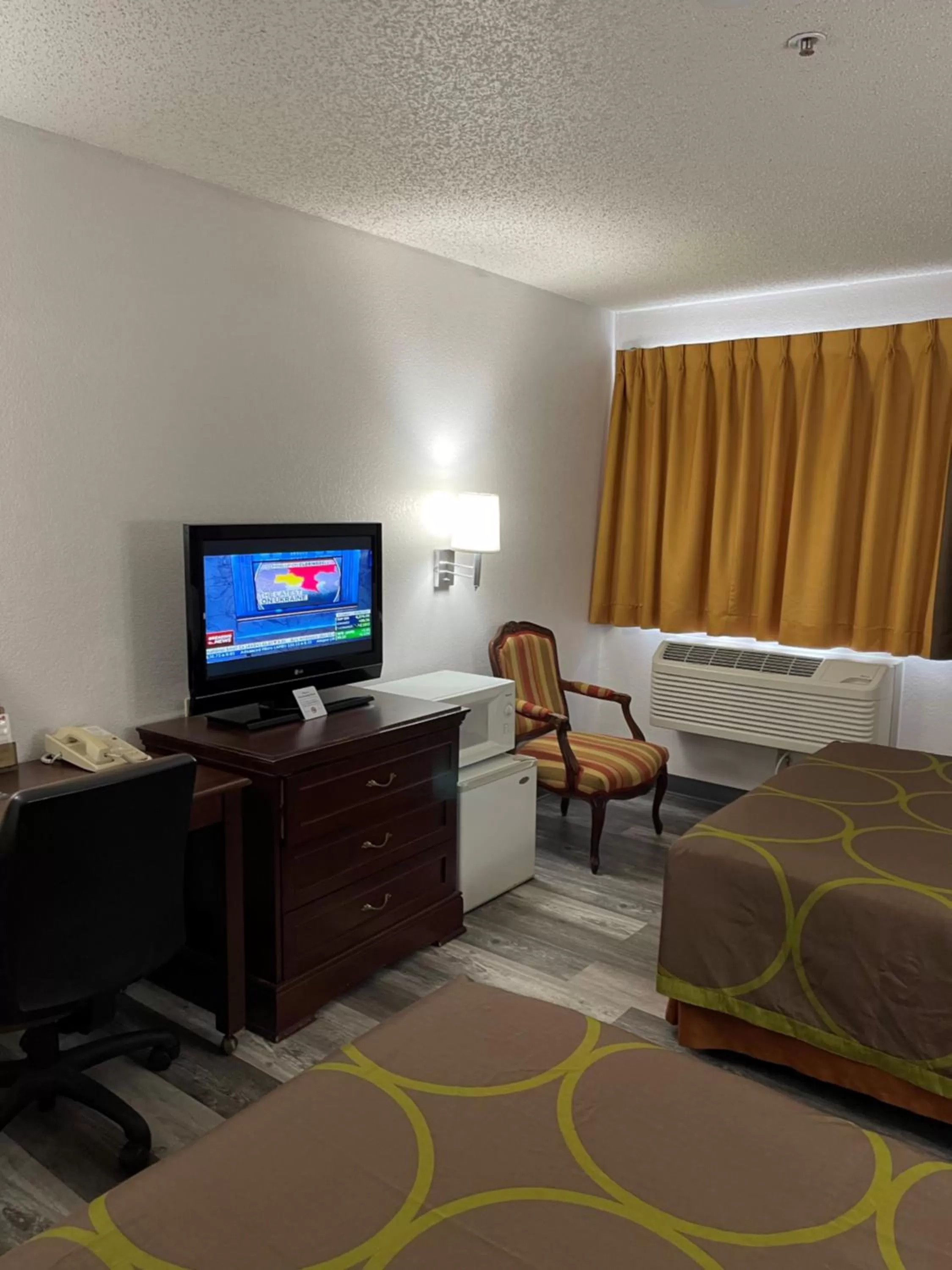 Bed in Super 8 by Wyndham Trinidad