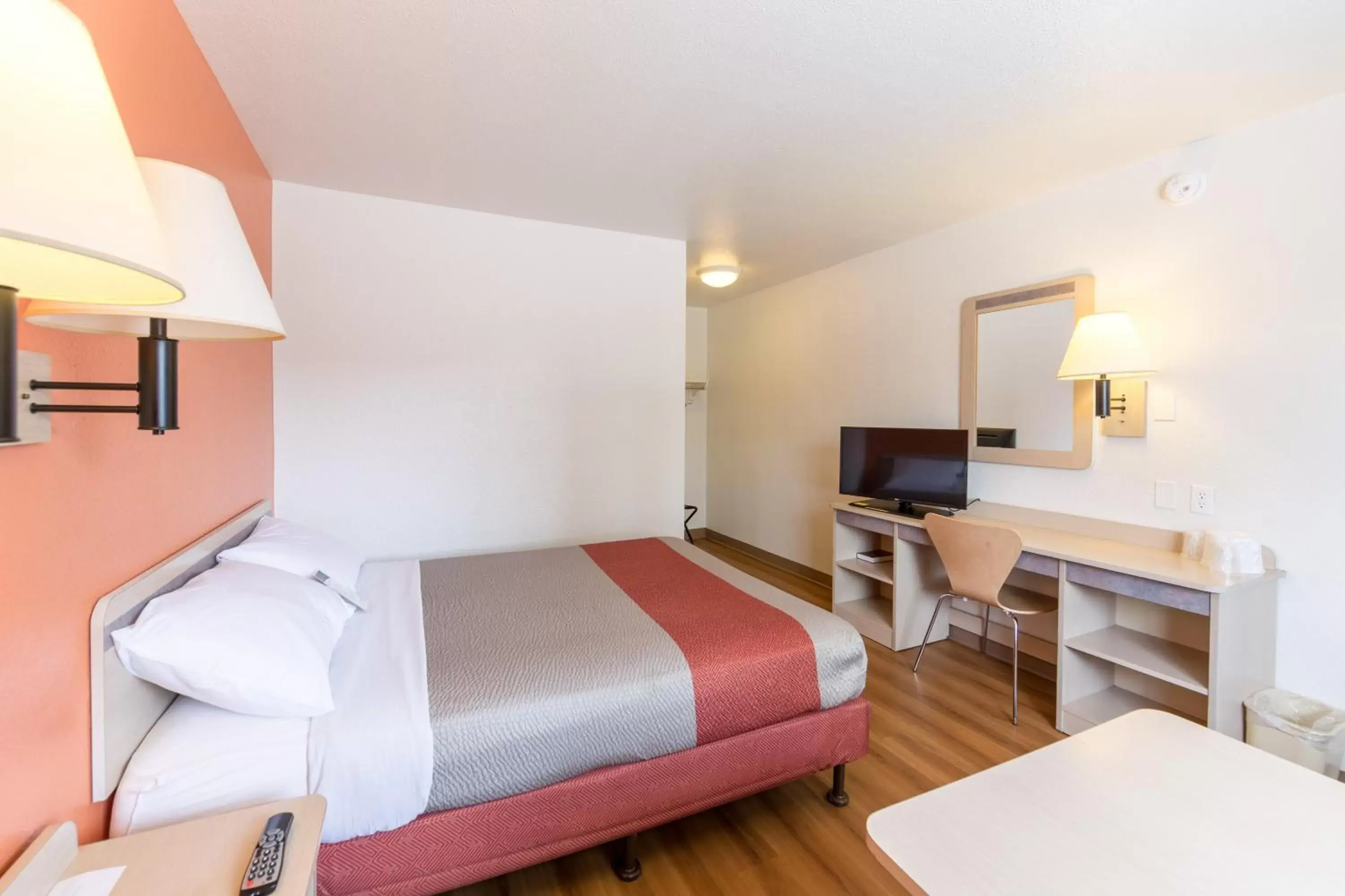 Bedroom, Bed in Motel 6-Klamath Falls, OR Bedroom, Bed in Motel 6-Klamath Falls, OR