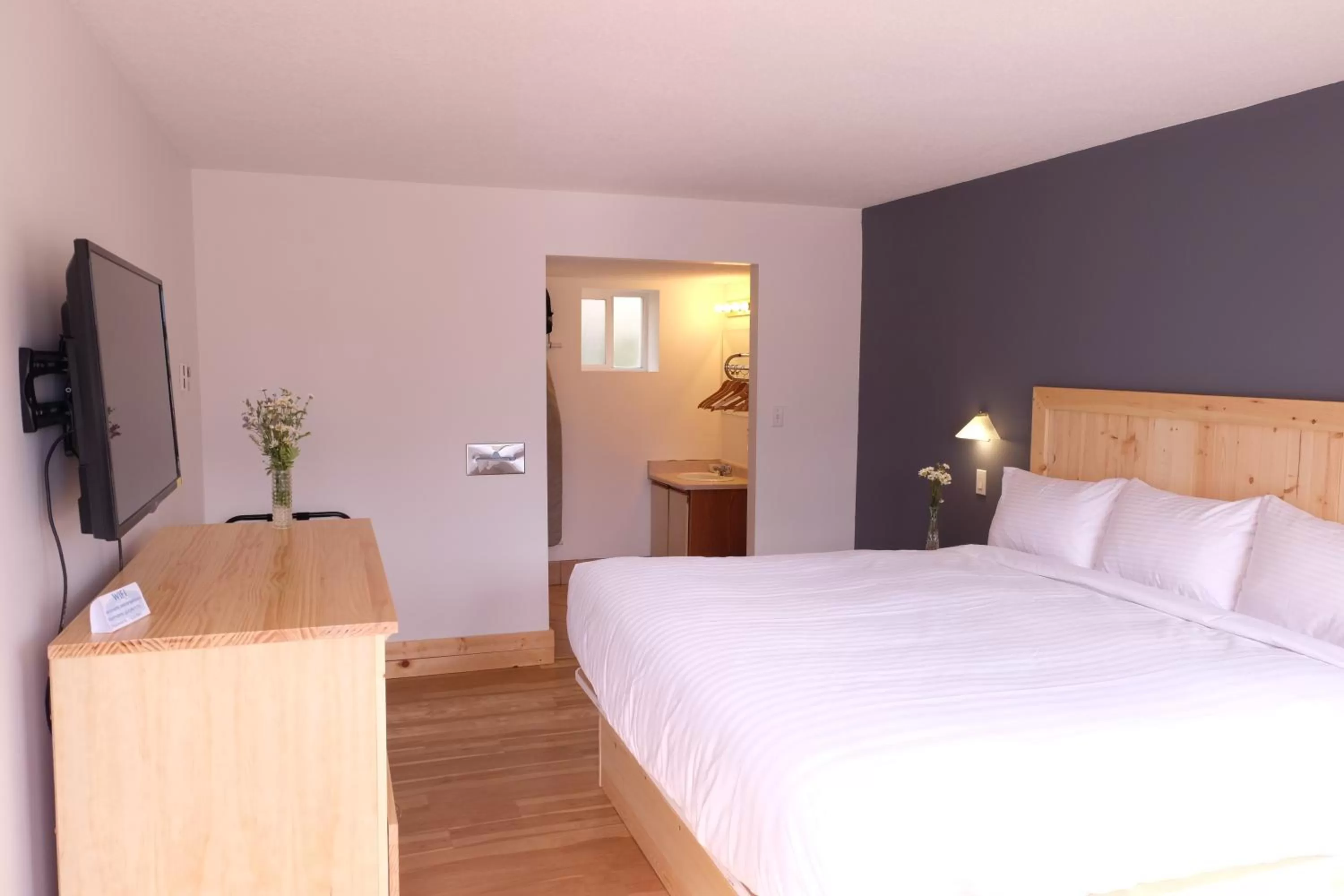 Photo of the whole room in Golden Village Lodge