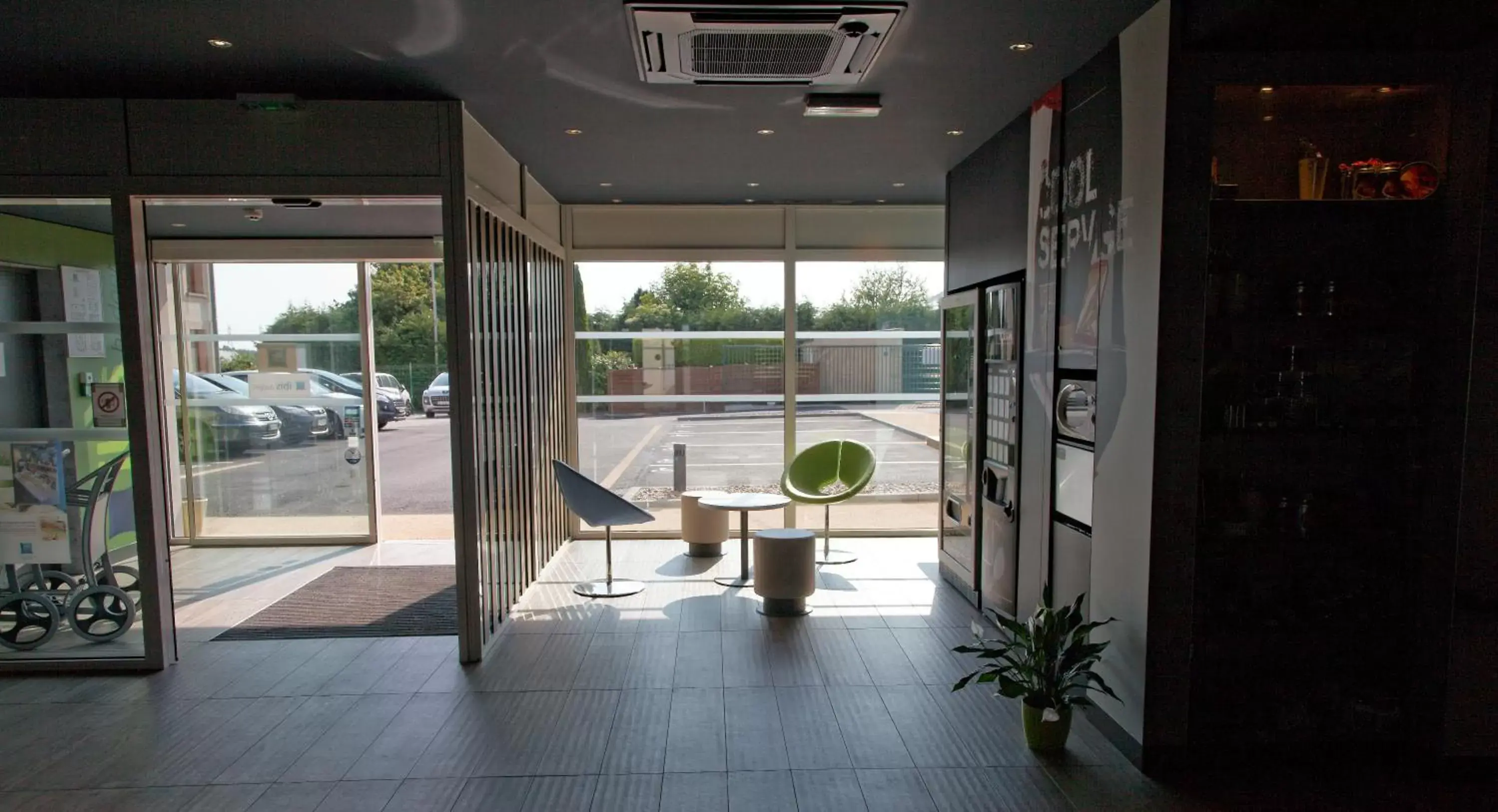 Lobby or reception in ibis budget Cherbourg - La Glacerie Lobby or reception in ibis budget Cherbourg - La Glacerie