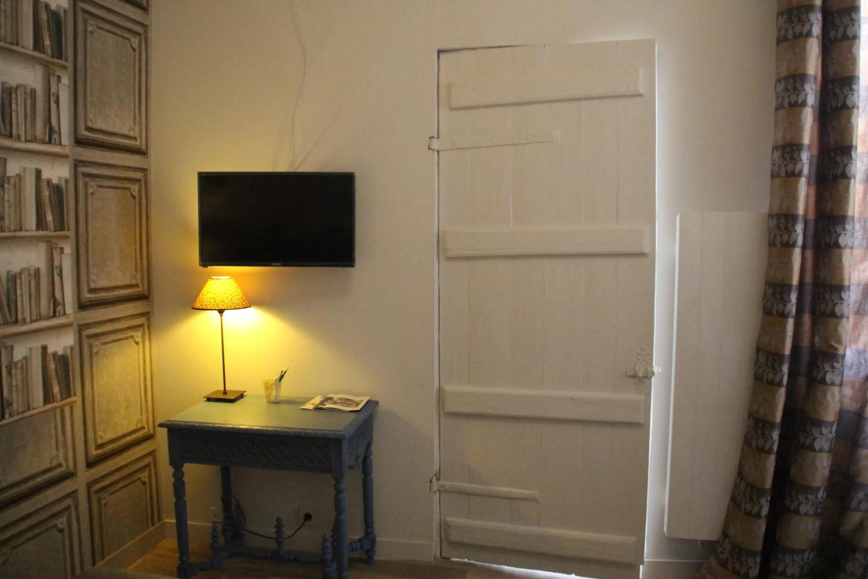 Photo of the whole room in Une Chambre en Ville