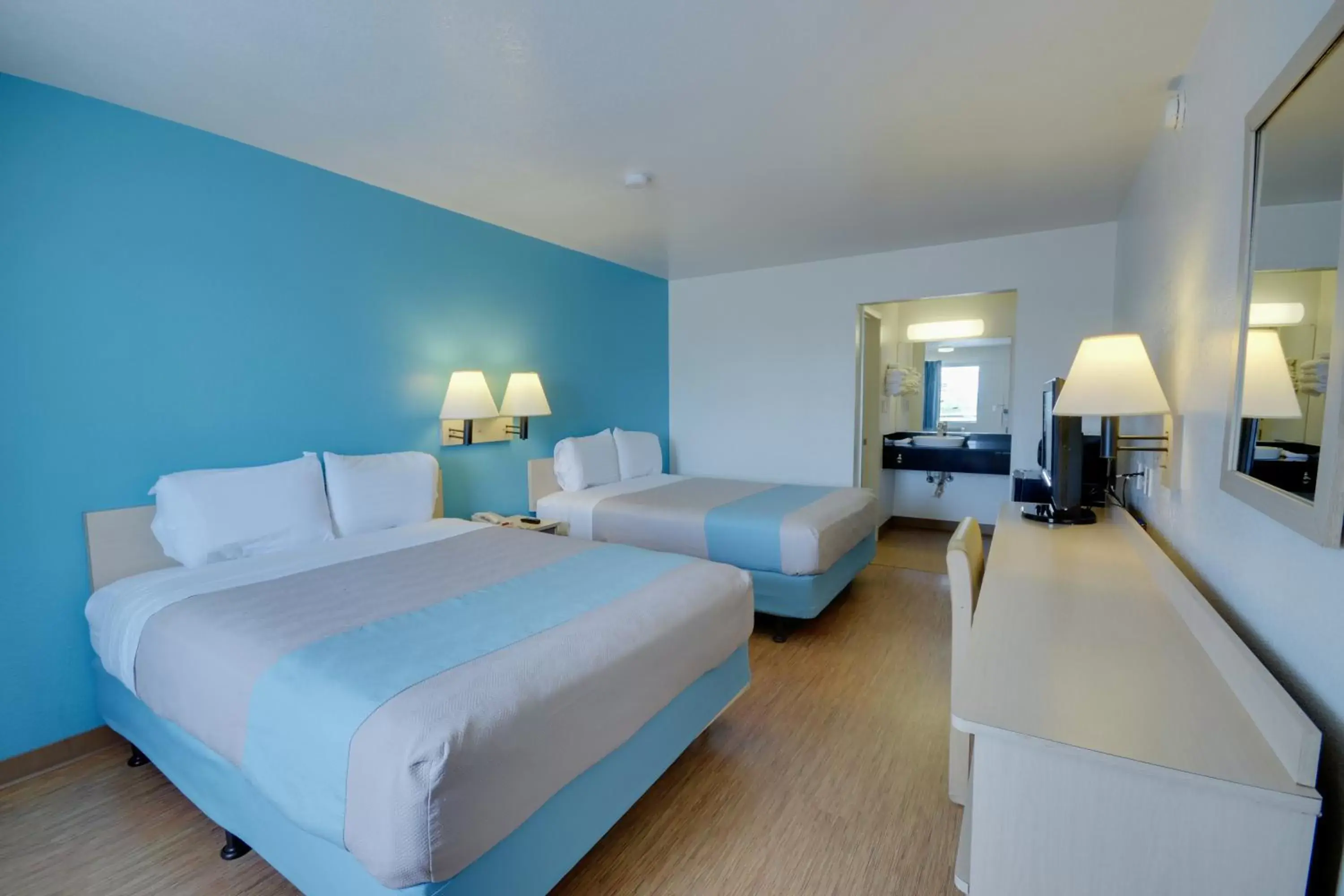 Bedroom in Motel 6-Webster, TX - Houston - Nasa Lake