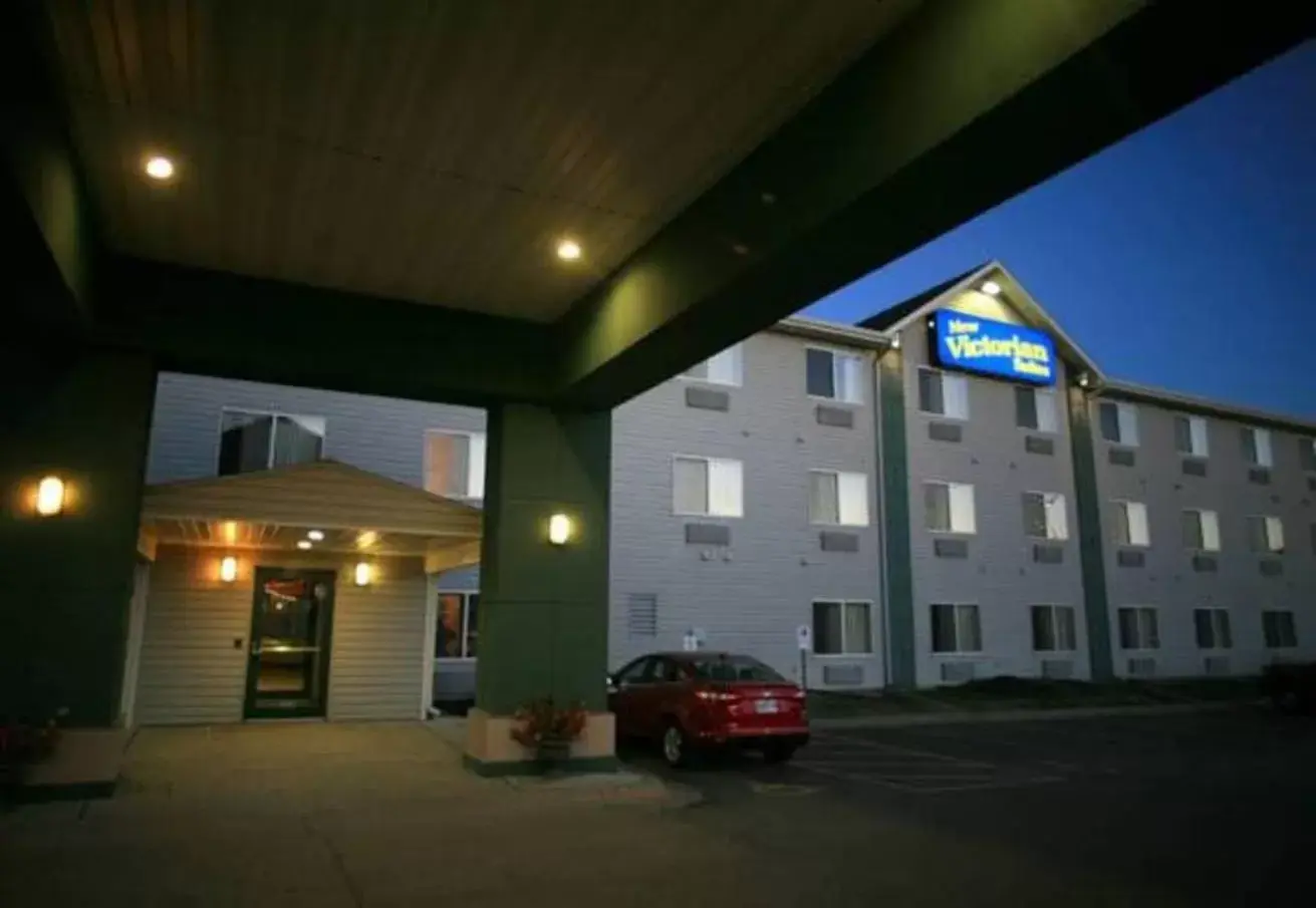 Facade/entrance, Property Building in New Victorian Inn & Suites Lincoln