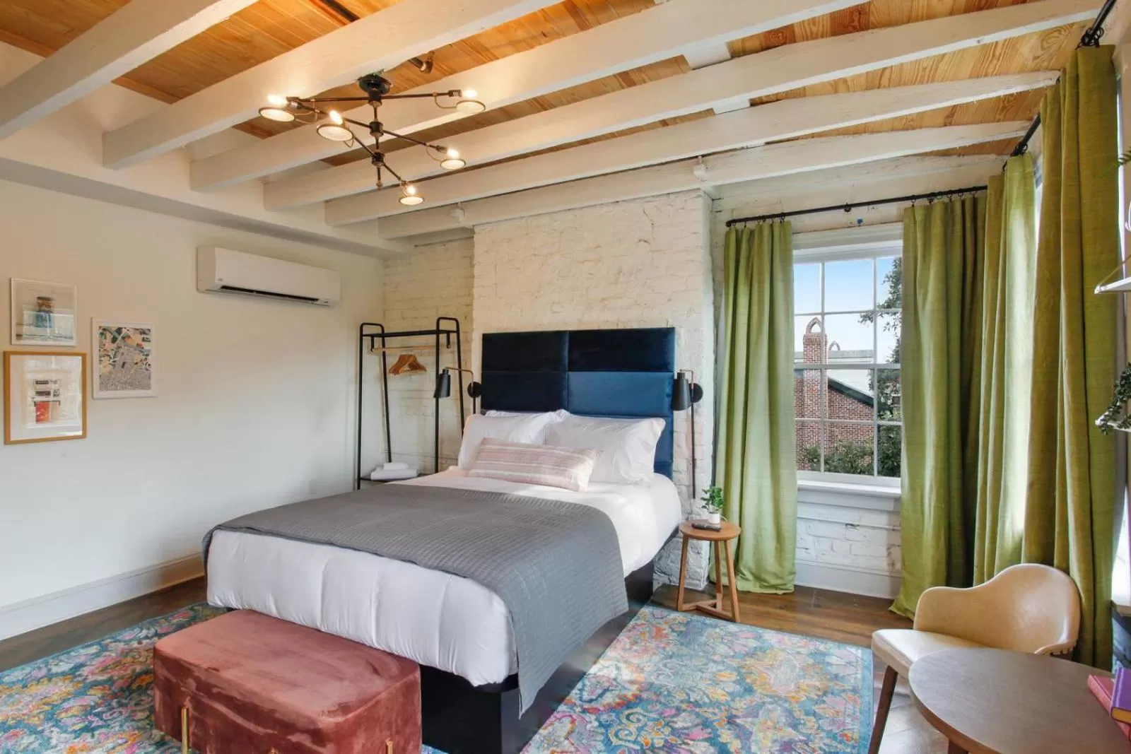 Bed in The Present Hotel