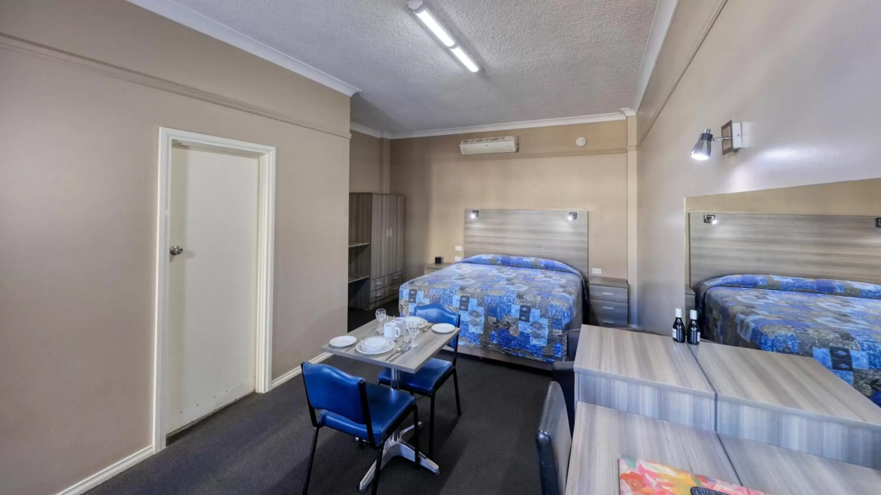 Bedroom, Bed in Comfort Inn Crystal Broken Hill