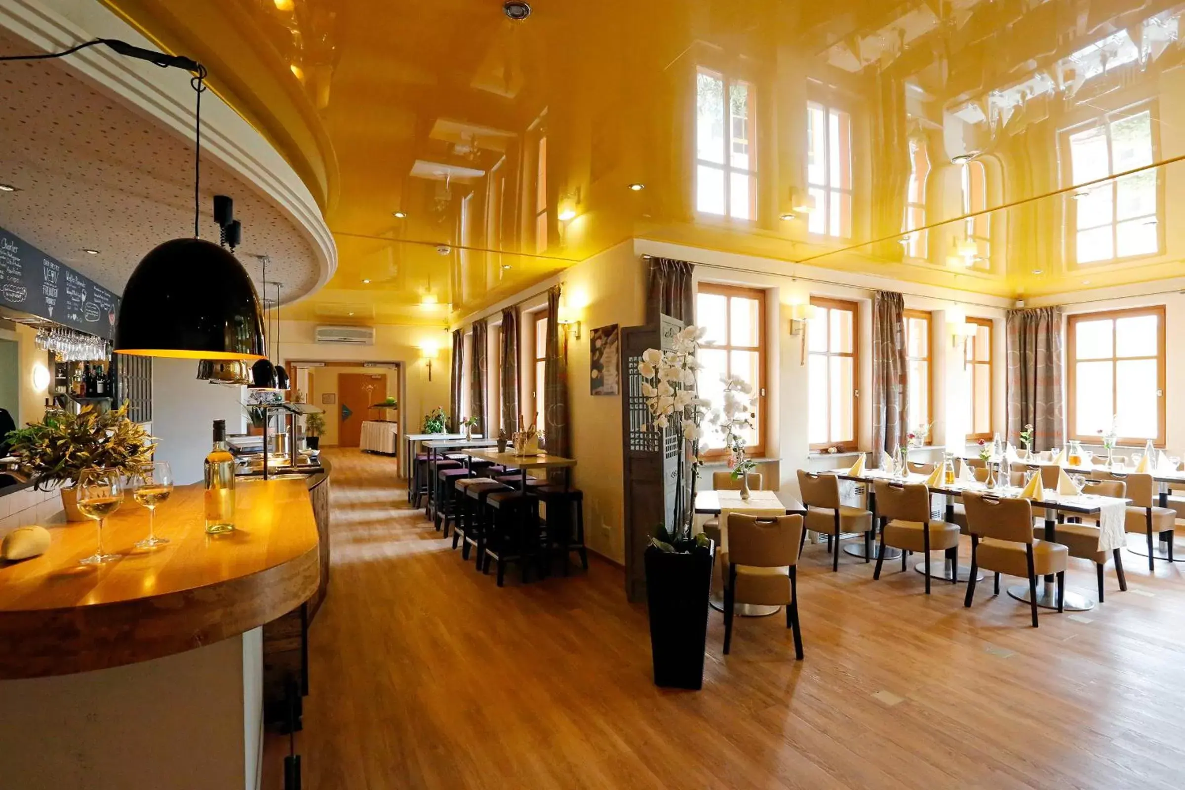 Restaurant/places to eat in Pfalzhotel Asselheim Restaurant/places to eat in Pfalzhotel Asselheim