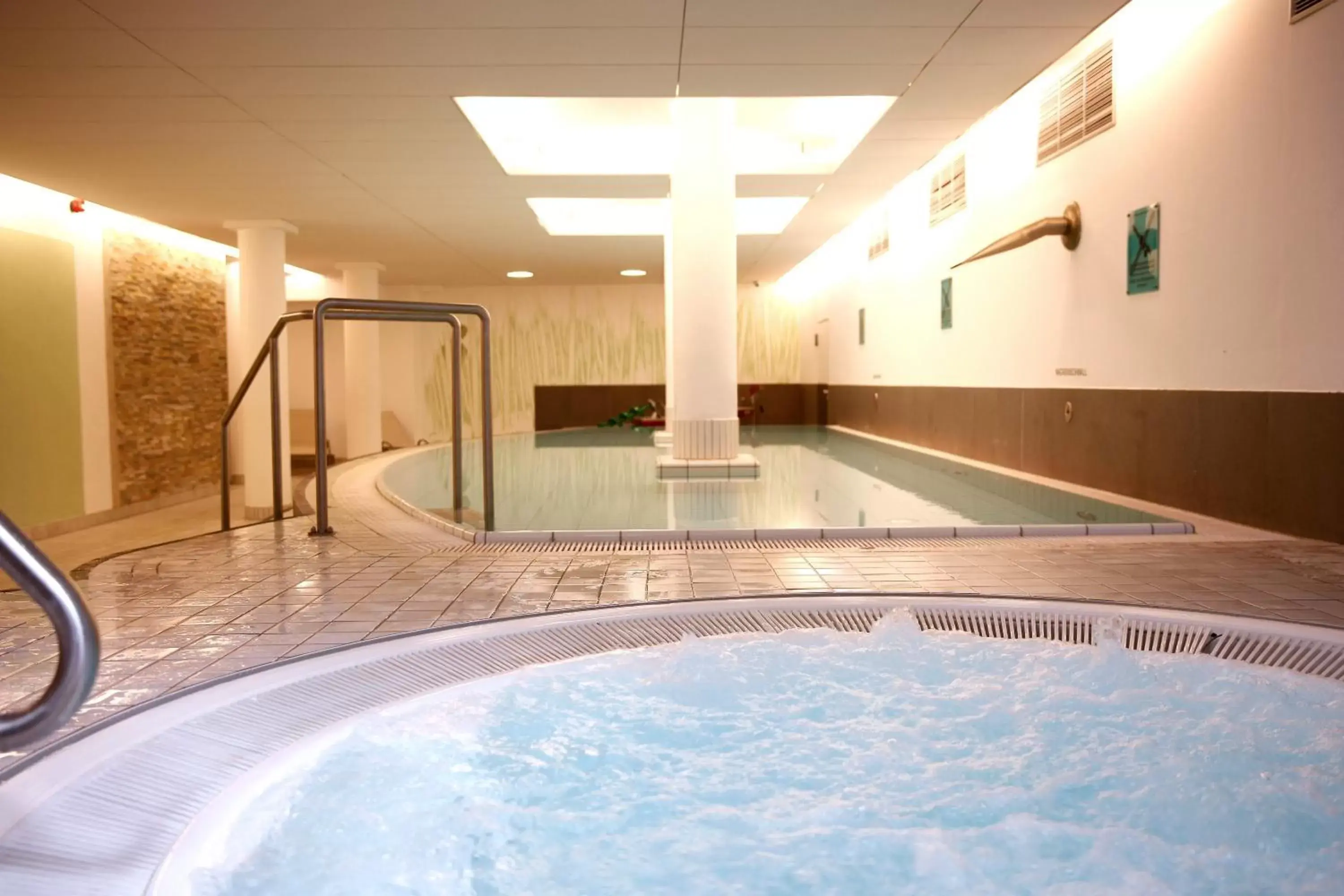 Hot Spring Bath, Swimming Pool in Sonnenhotel Bayerischer Hof inklusive freier Eintritt ins AquaFit Erlebnisbad