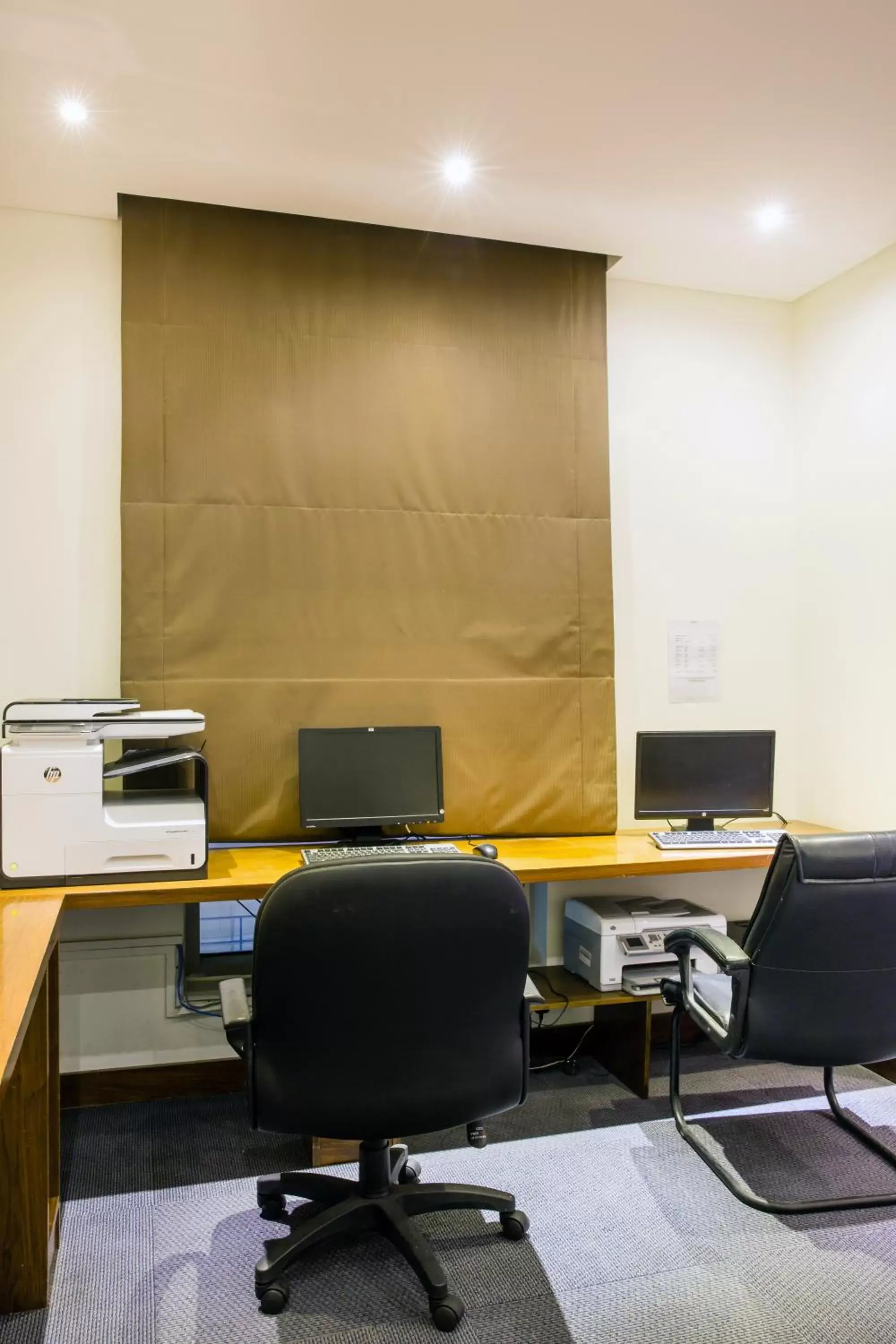 Business facilities, Business Area/Conference Room in Oryx Hotel