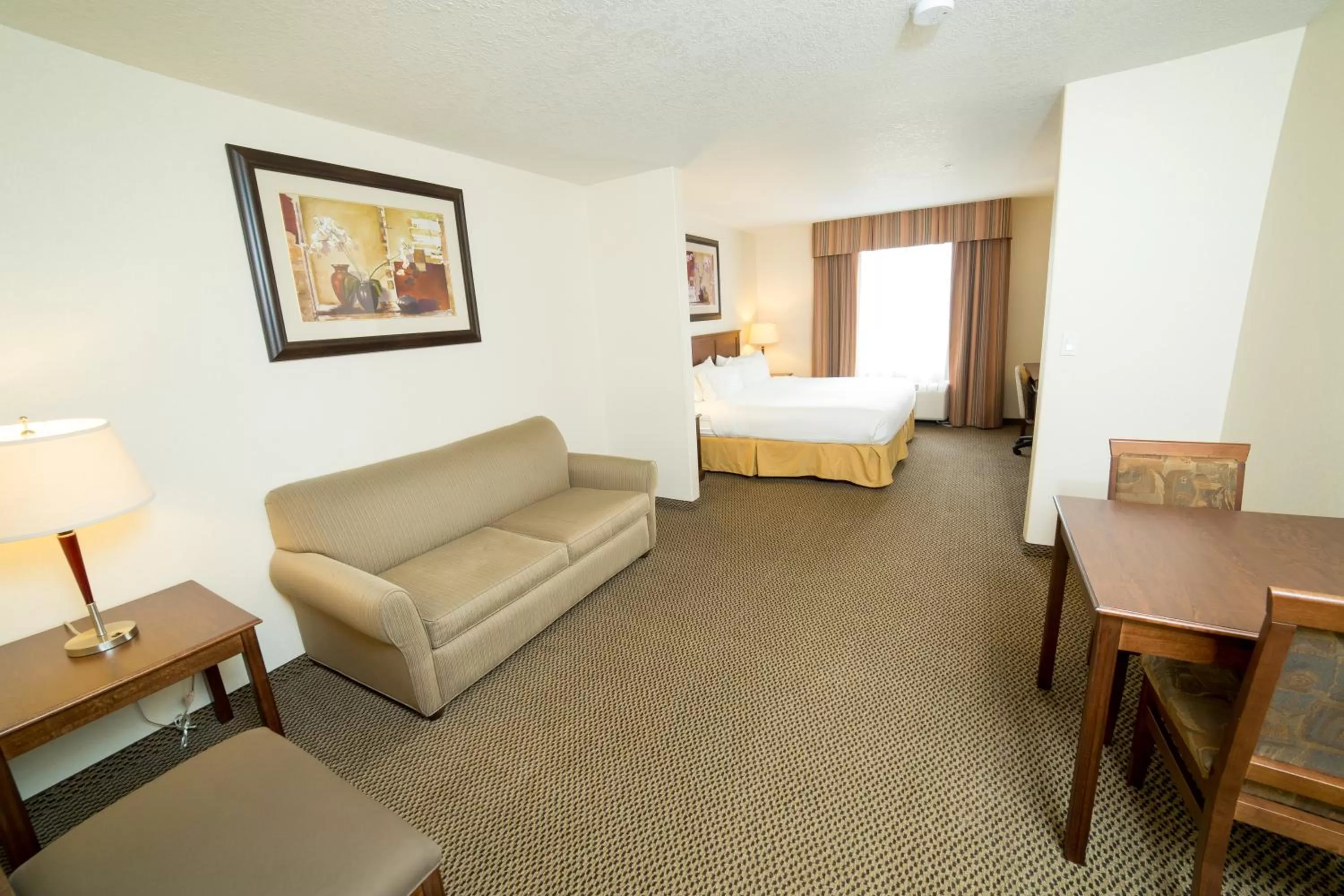 Coffee/tea facilities, Bed in Holiday Inn Express & Suites Drayton Valley by IHG