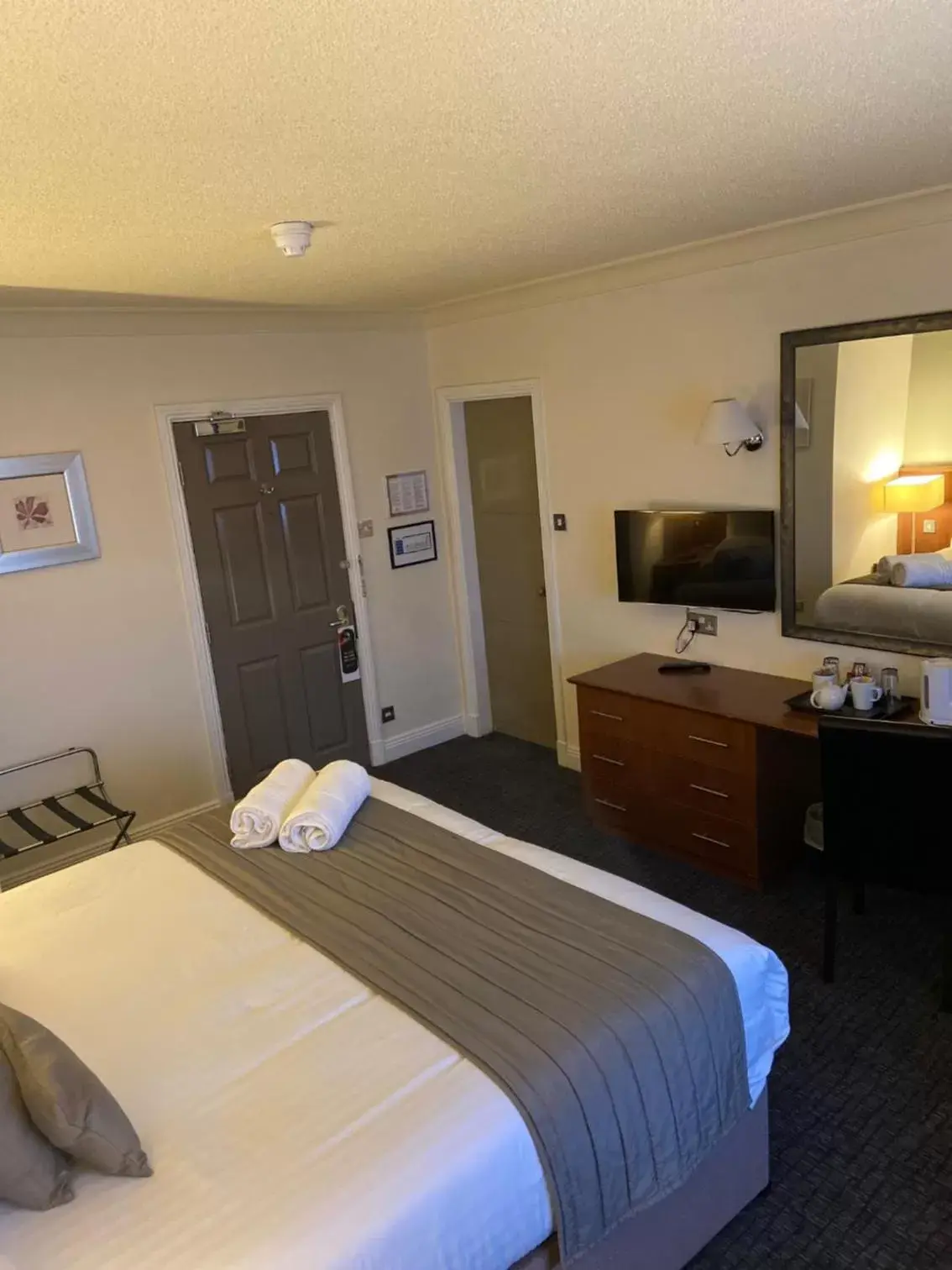 Bedroom, Bed in Caledonian Hotel