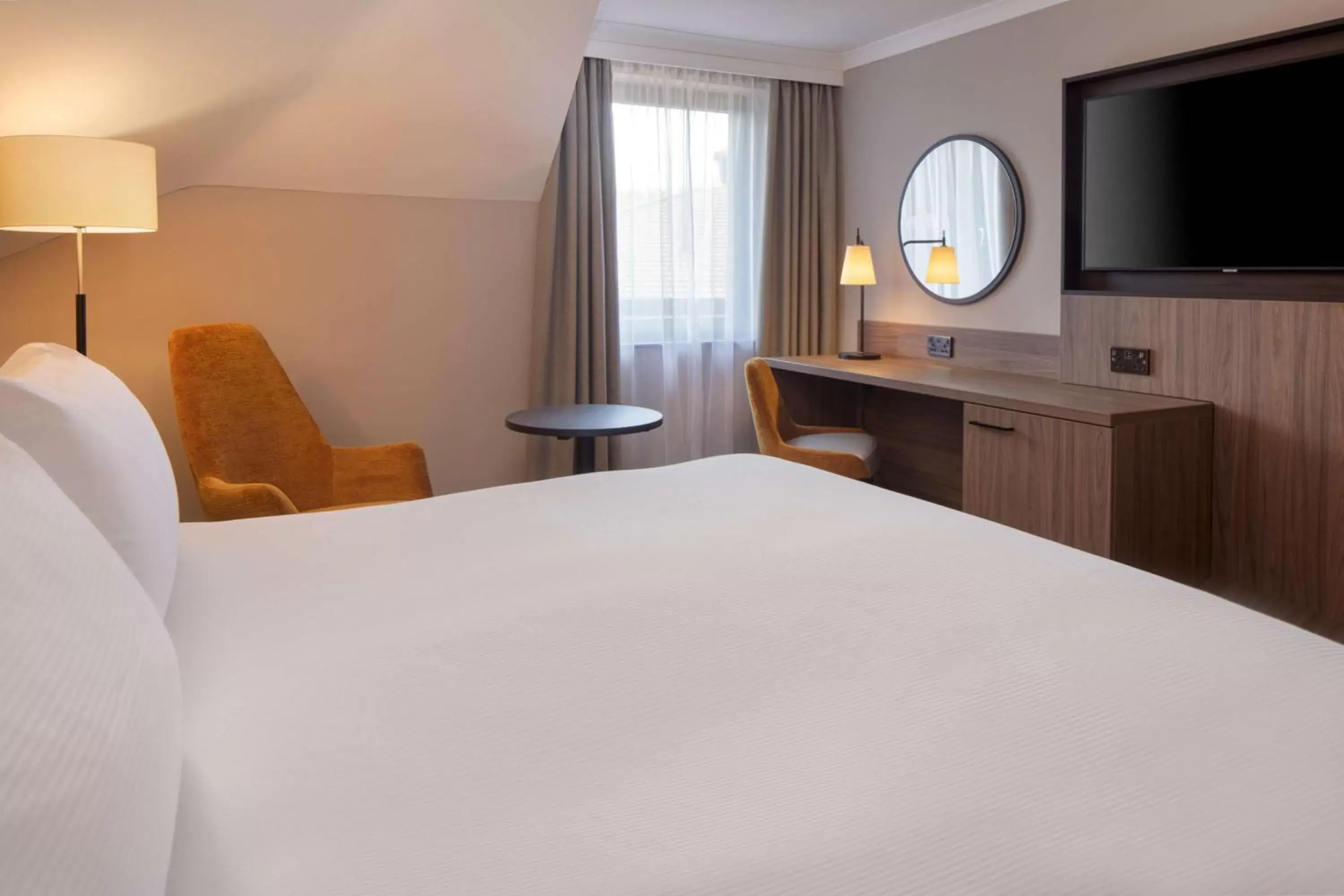Bedroom, Bed in DoubleTree by Hilton Southampton