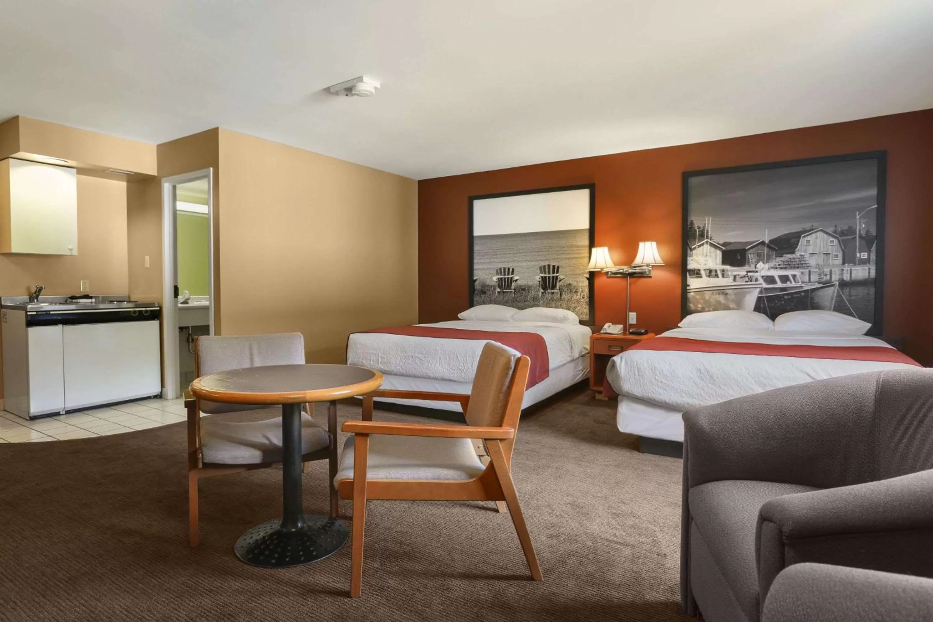 On site, Bed in Super 8 by Wyndham North Bay