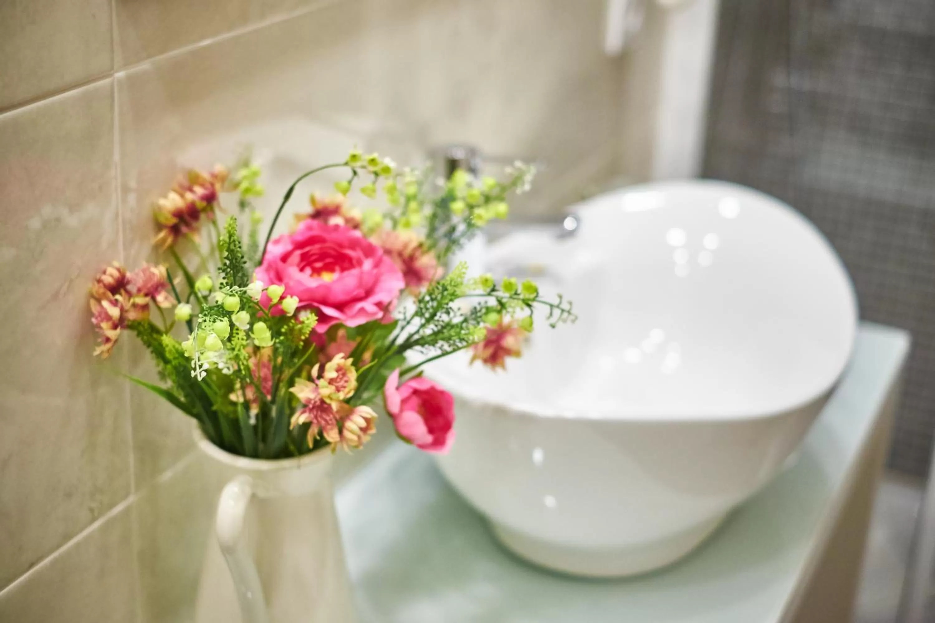 Decorative detail in Silk Lisbon