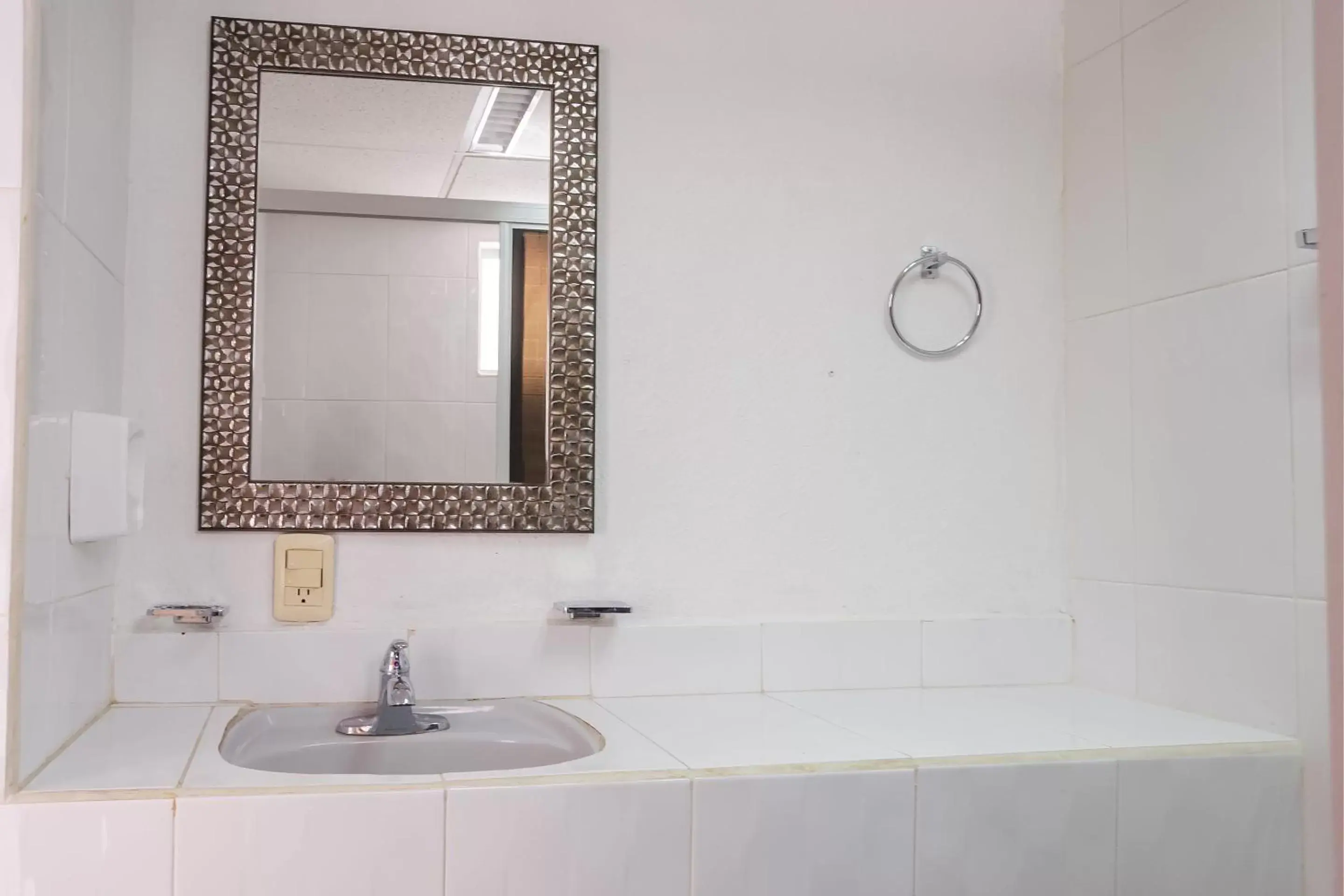 Bathroom in Capital O Hotel Dos Mares, Cabo San Lucas