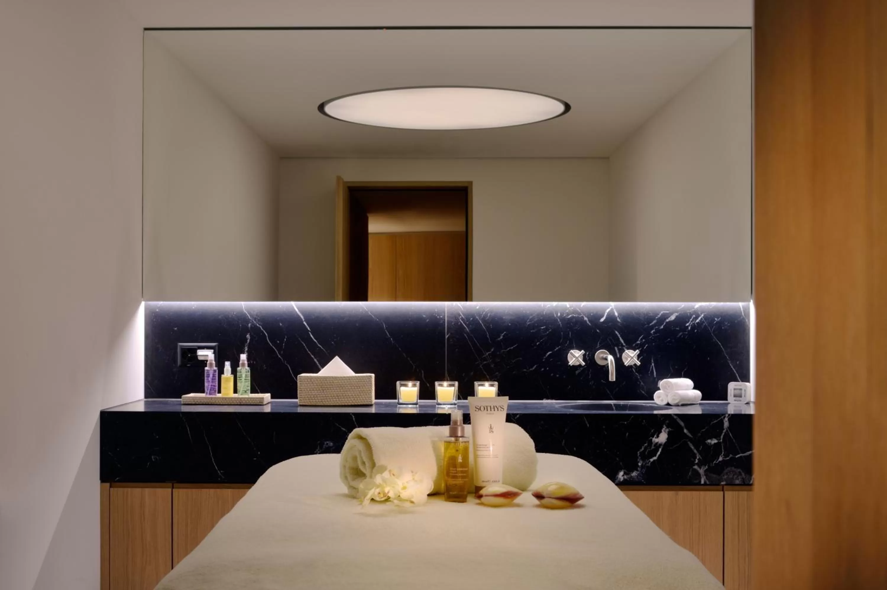 Spa and wellness centre/facilities, Bed in Crystal Hotel superior