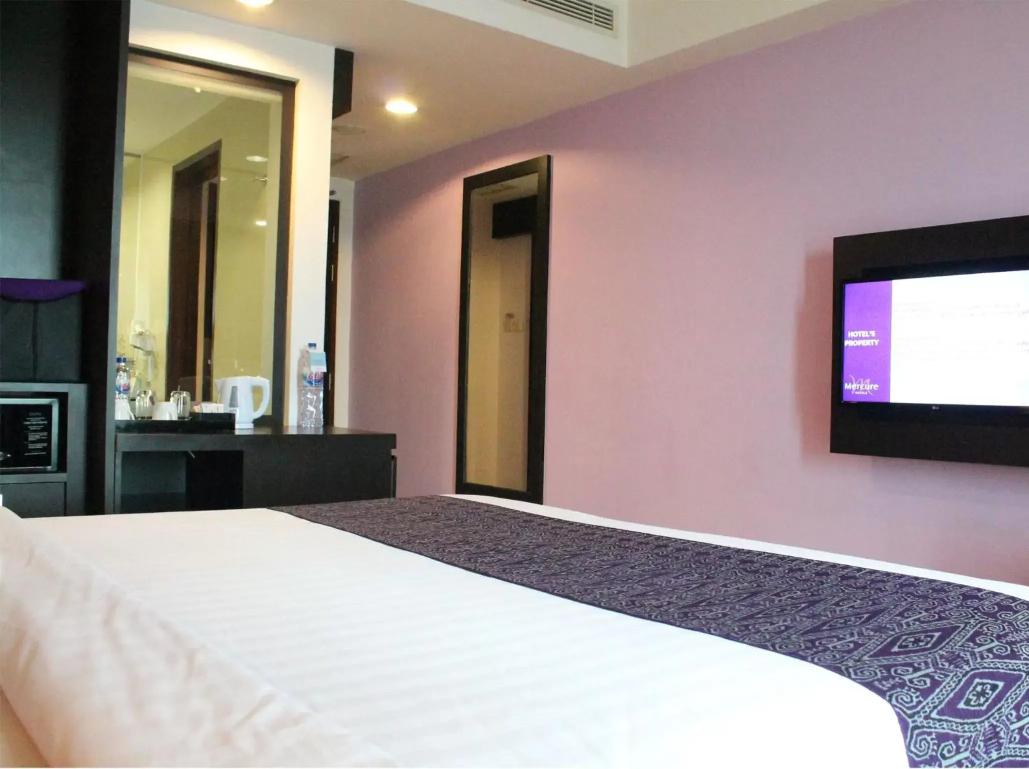 Bed in Mercure Pontianak City Center