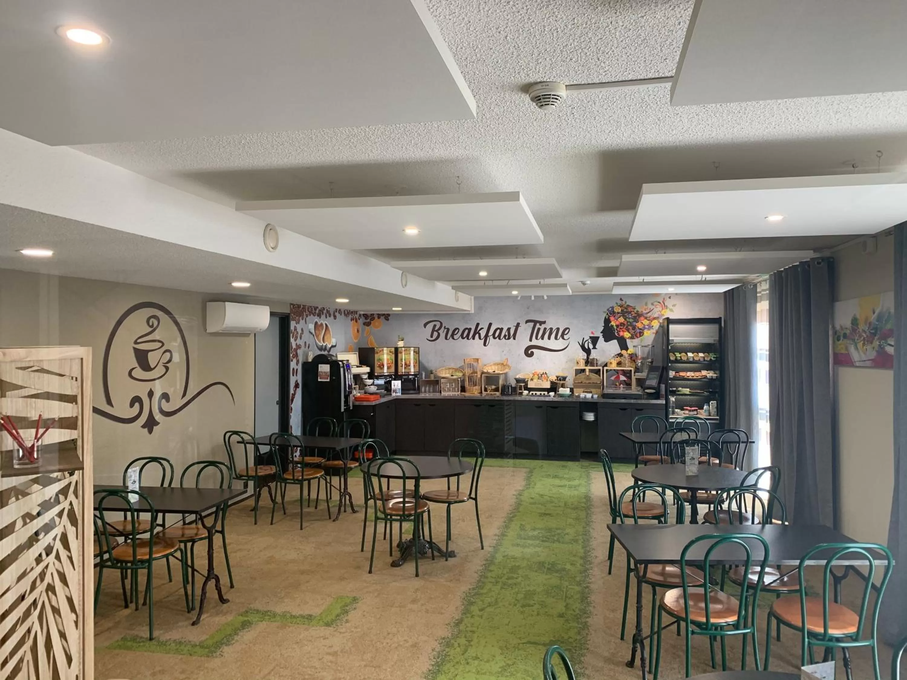 Breakfast in Hôtel The Originals Access, Bourges Nord Saint-Doulchard