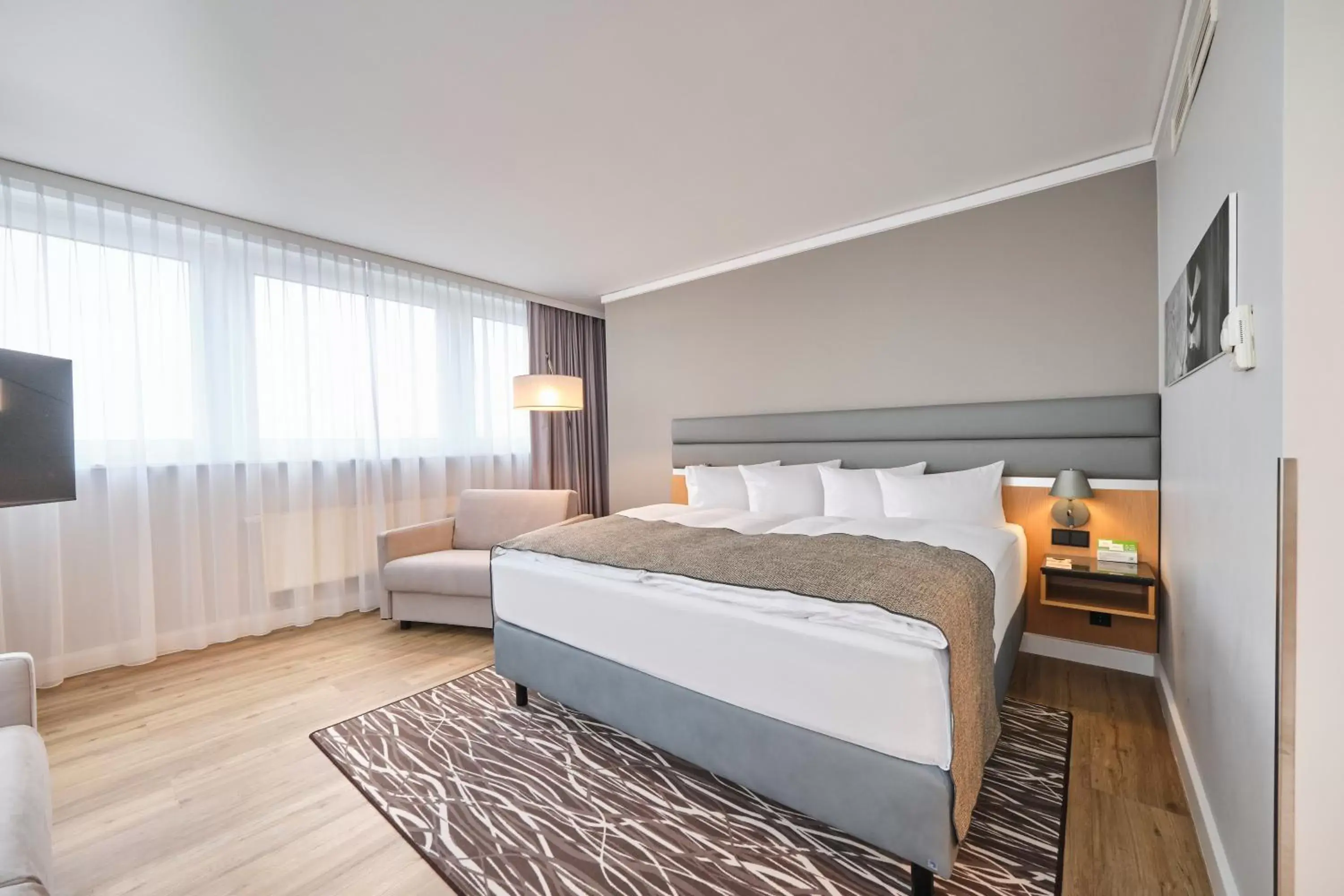 Bedroom, Bed in Holiday Inn Berlin Airport - Conference Centre, an IHG Hotel