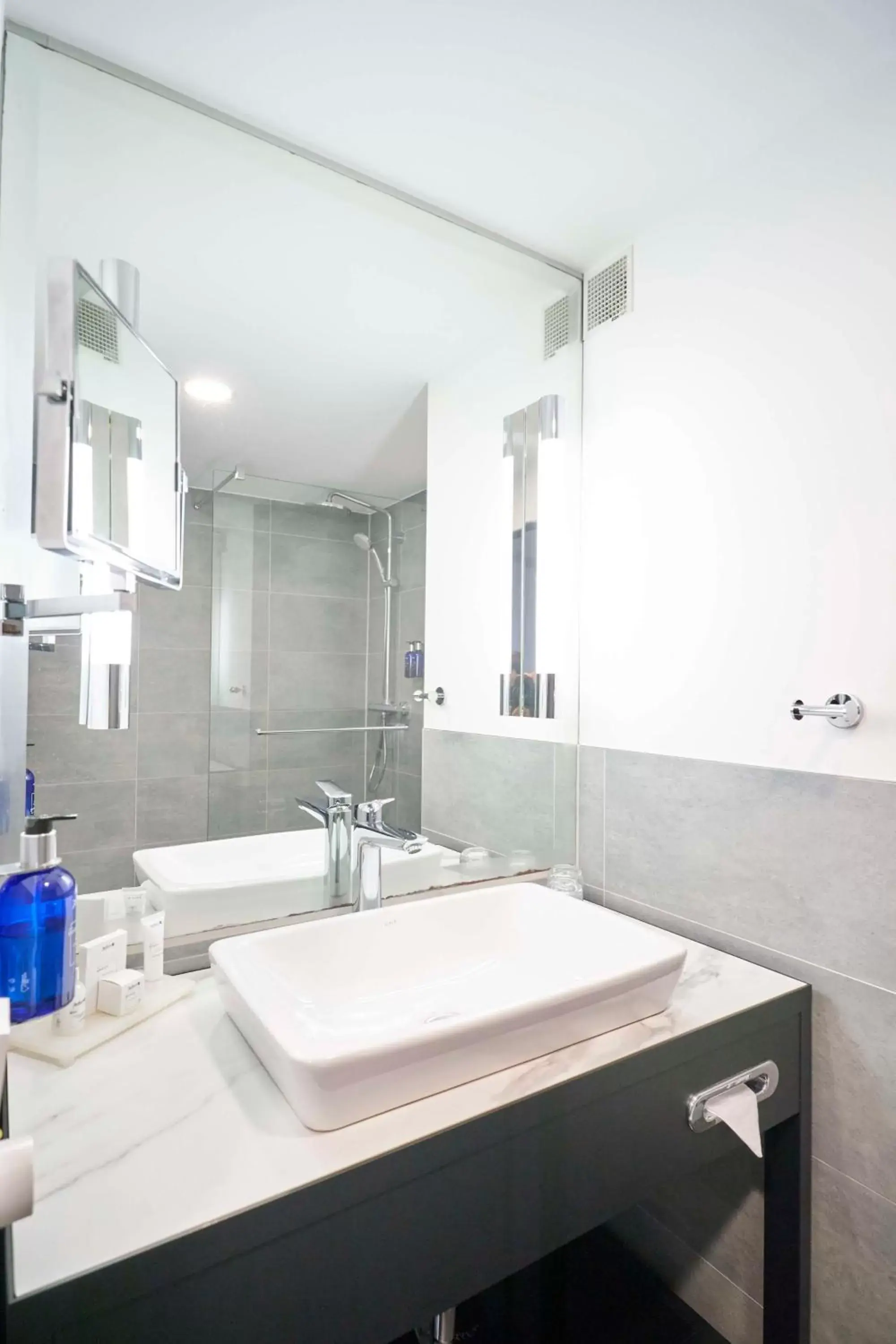 Bathroom in Radisson Blu Hotel Dortmund Bathroom in Radisson Blu Hotel Dortmund