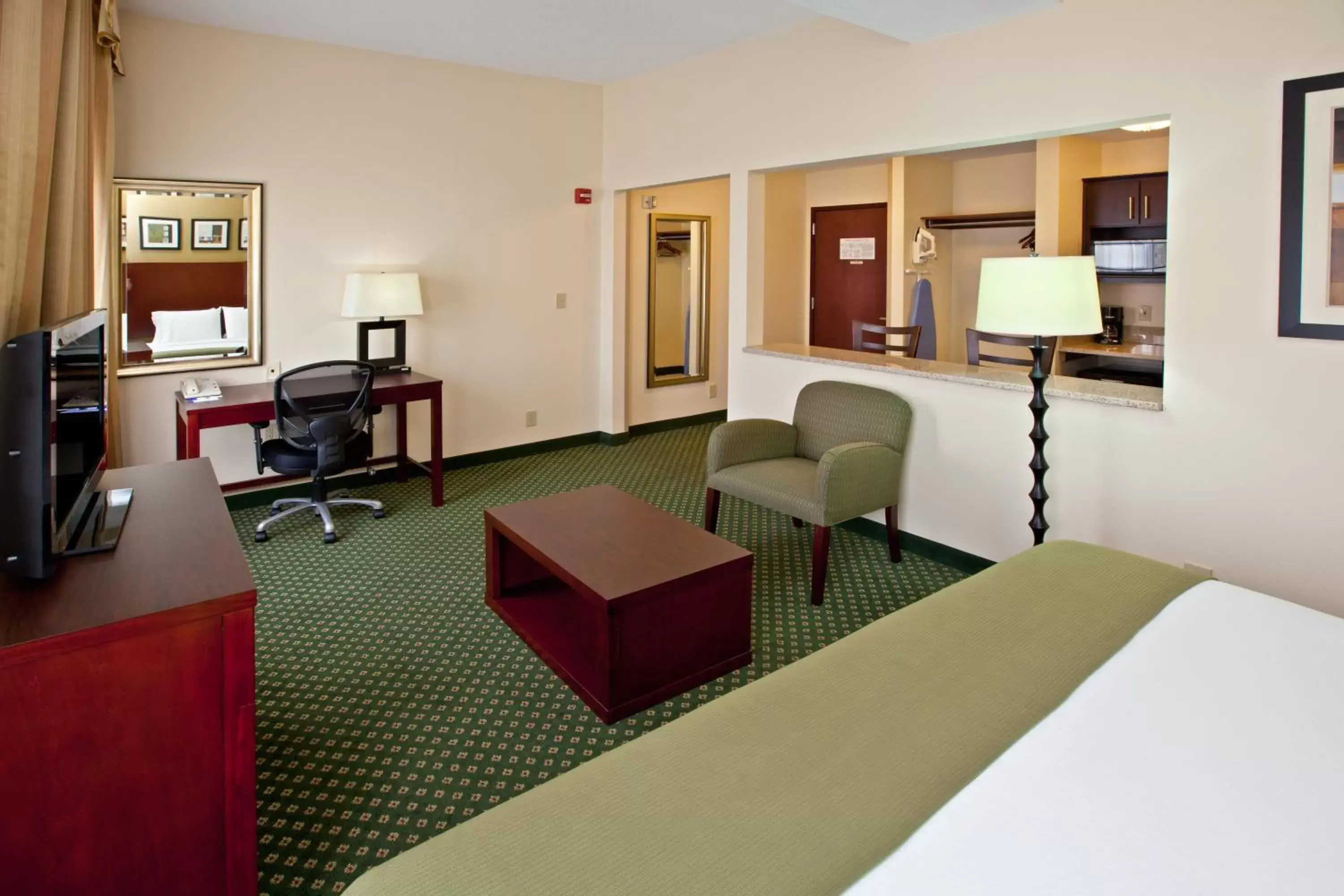 Photo of the whole room, Seating Area in Holiday Inn Express Hotel & Suites Indianapolis - East, an IHG Hotel