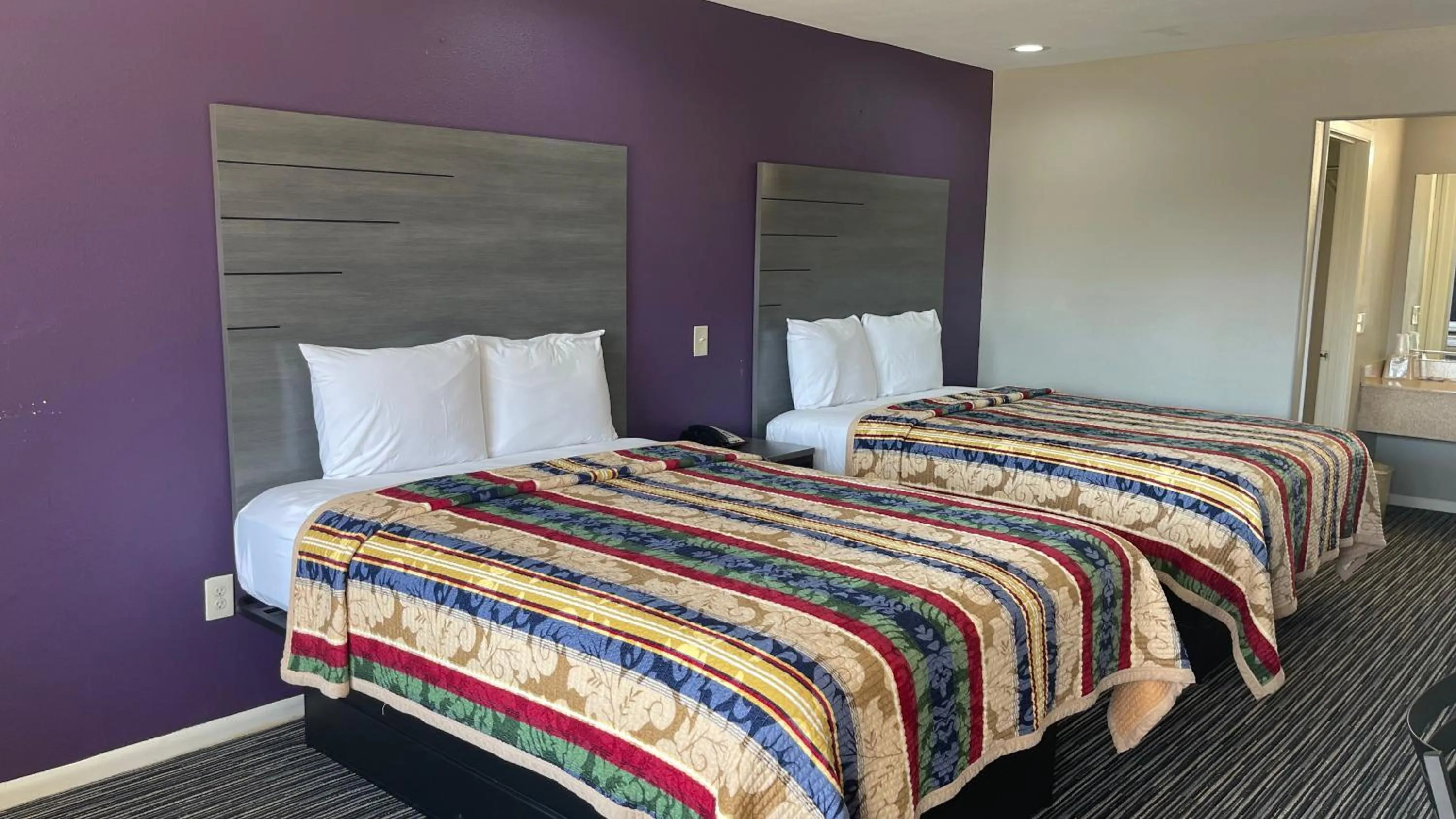 Bed in Executive Inn and Suites Houston