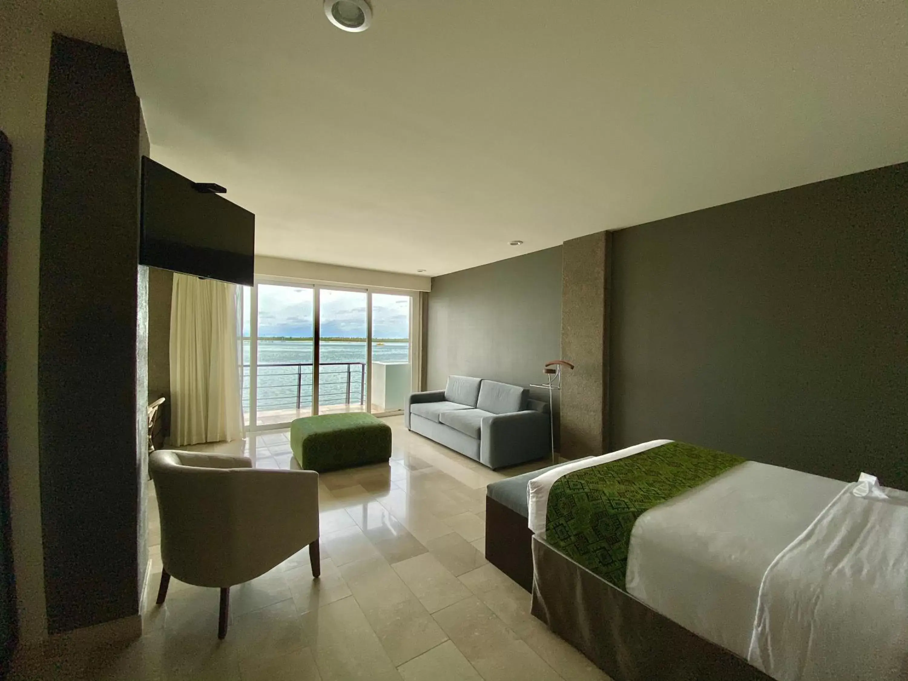 Balcony/Terrace, Bed in Seven Crown La Paz Malecon Balcony/Terrace, Bed in Seven Crown La Paz Malecon