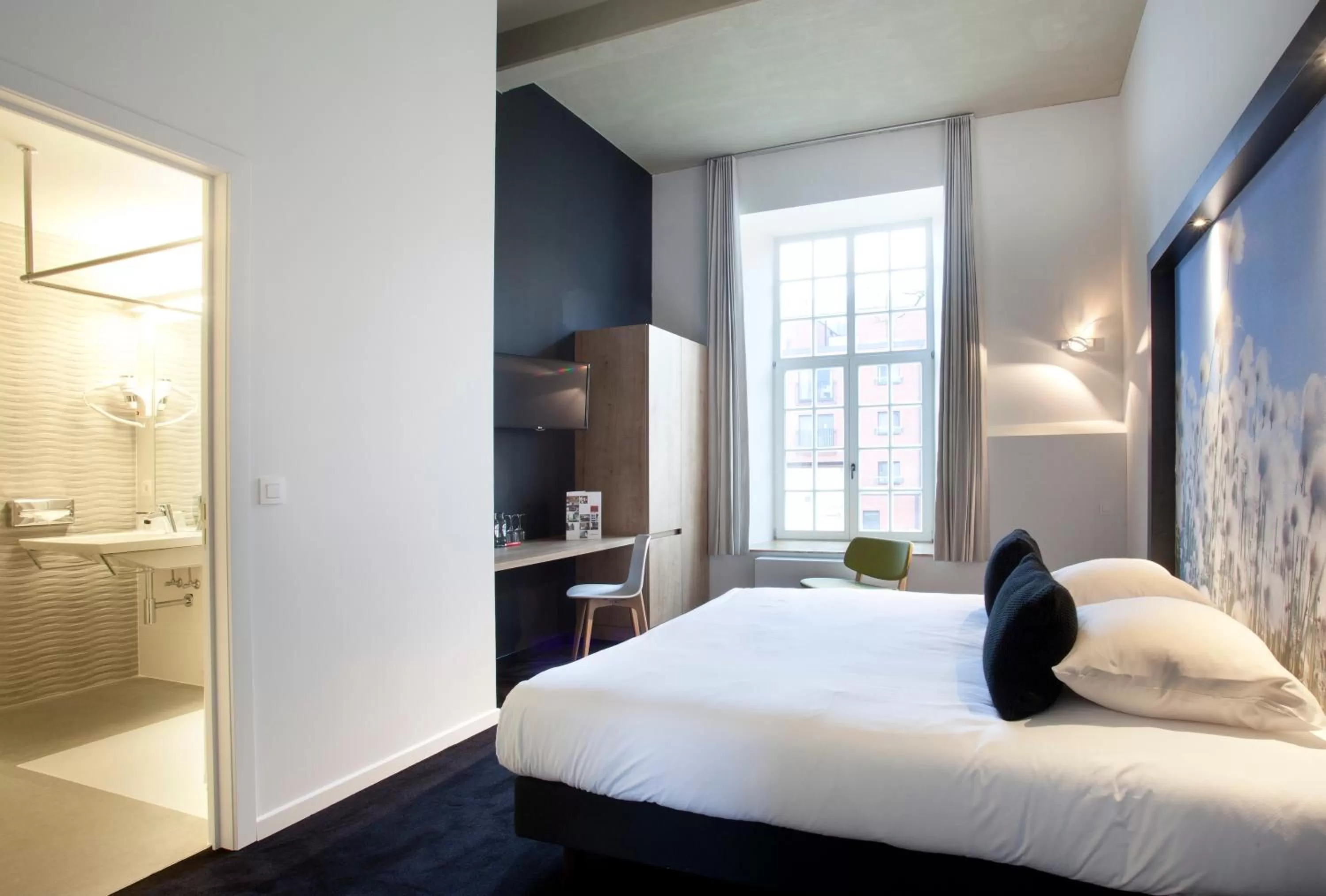 Photo of the whole room, Bed in Hotel The Lodge Vilvoorde