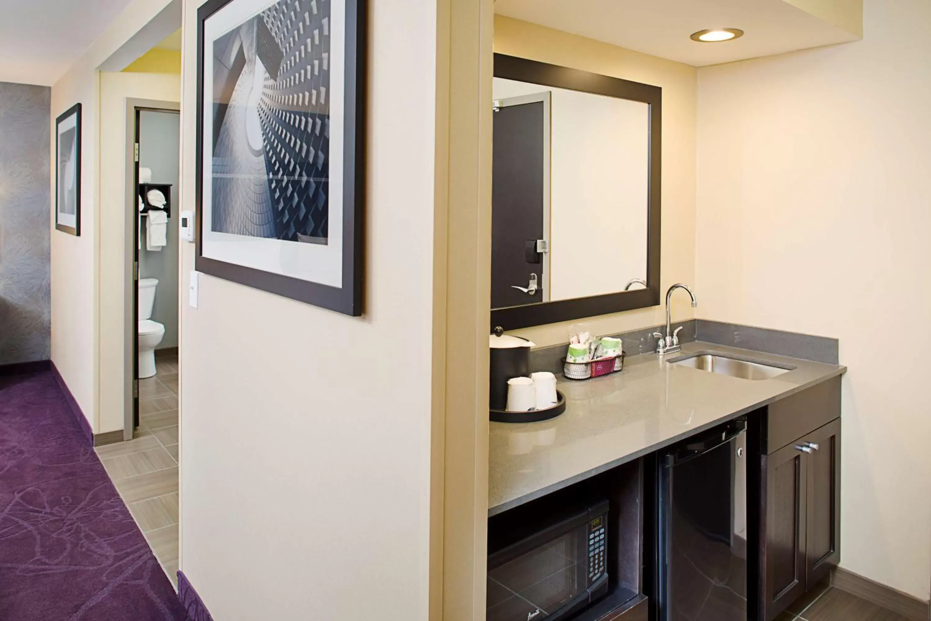 Kitchen or kitchenette in Hampton Inn & Suites Lansing West