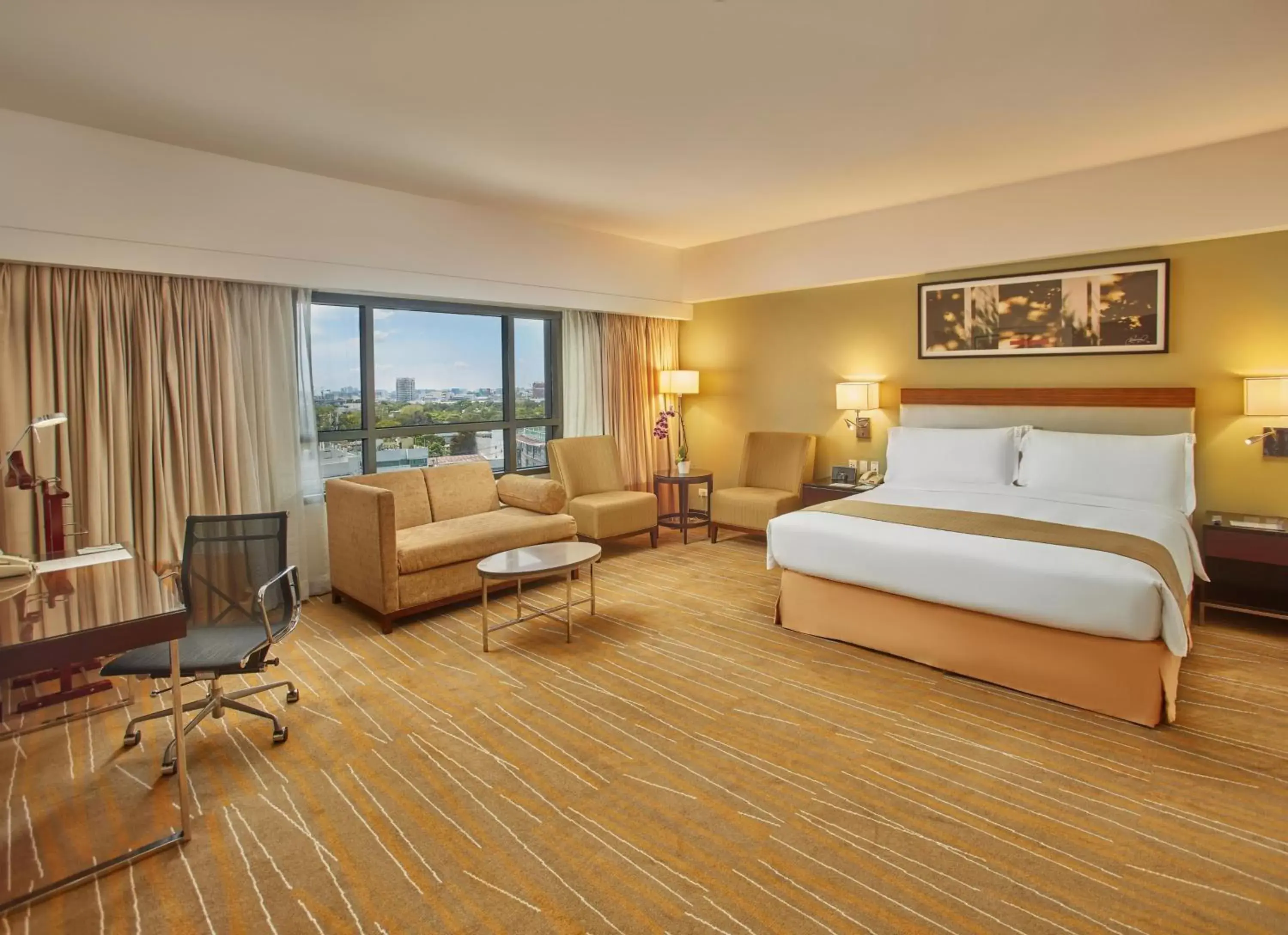 Bedroom in Holiday Inn & Suites Makati, an IHG Hotel