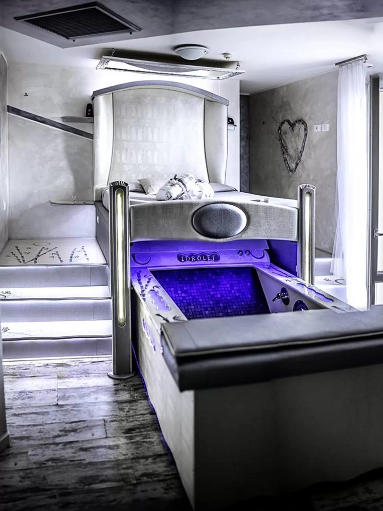 Bedroom, Bed in Hotel Butterfly