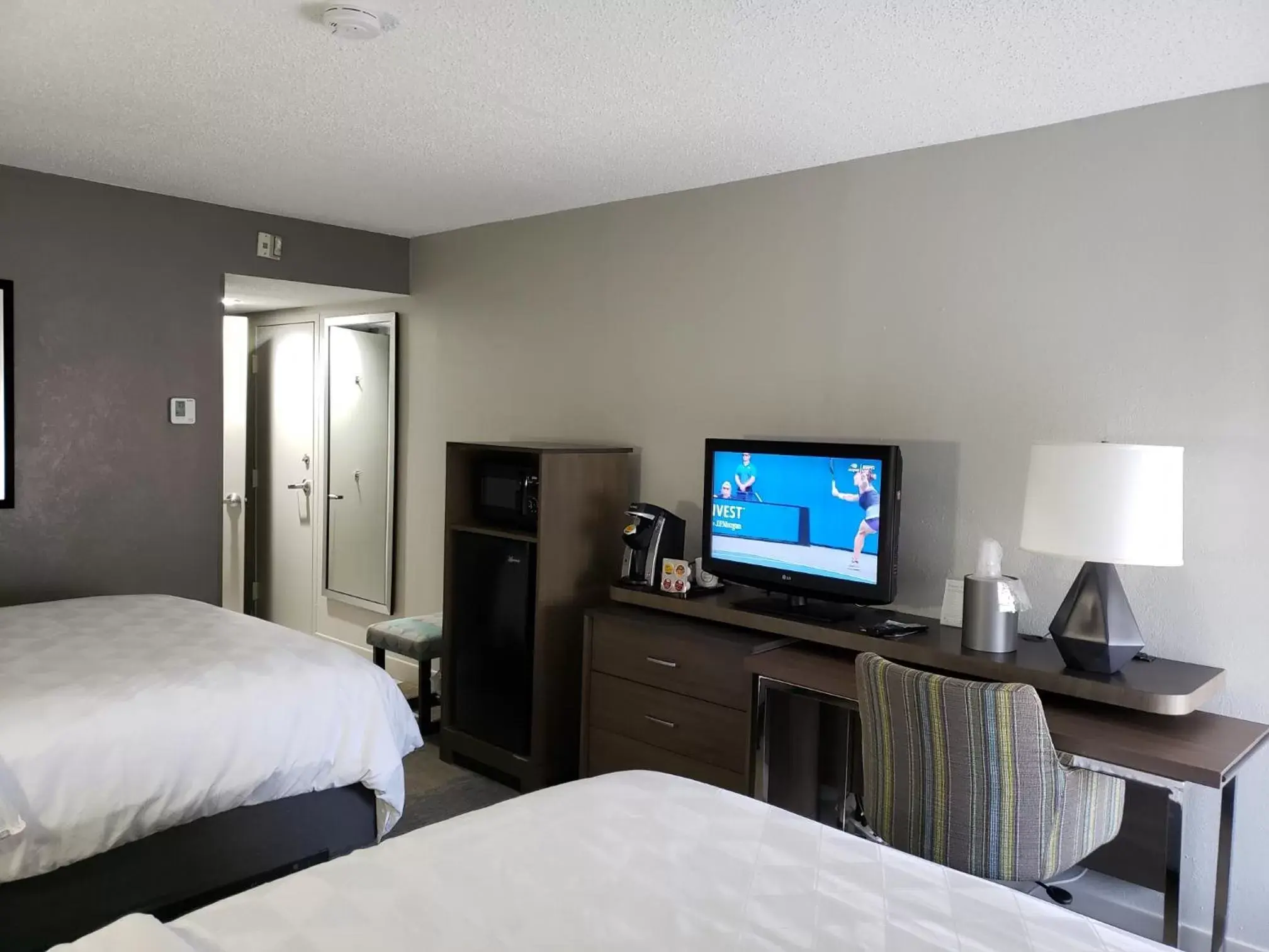 Bedroom, TV/Entertainment Center in Holiday Inn Huntsville - Research Park, an IHG Hotel