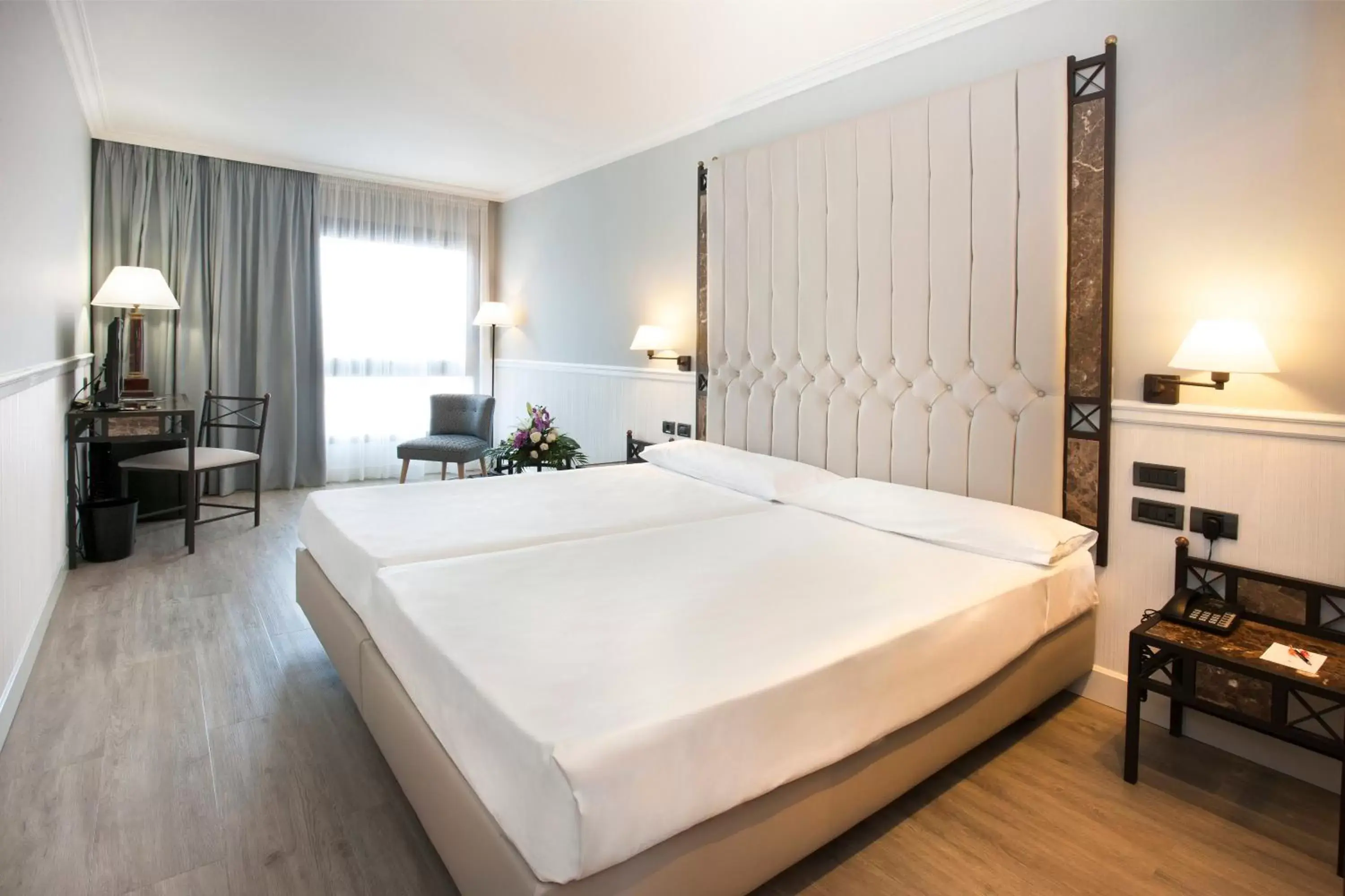 Bedroom, Bed in Hotel Gran Via