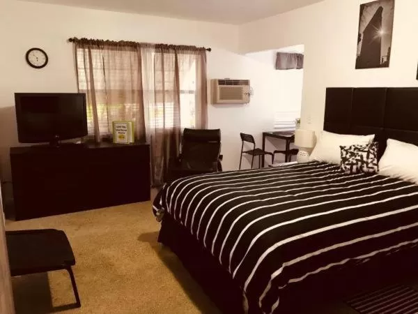 Bed in Green Seas Motel